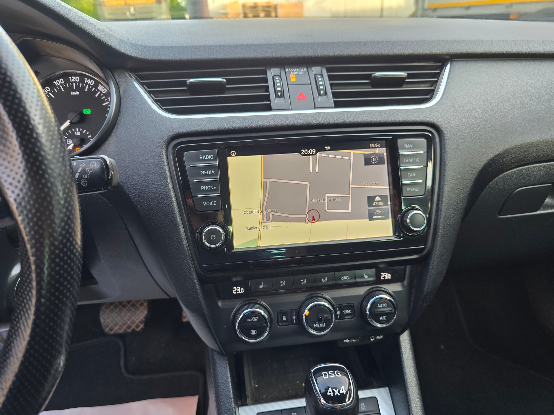 SKODA Octavia Combi 2.0 TDI Style 4x4 DSG-image-22