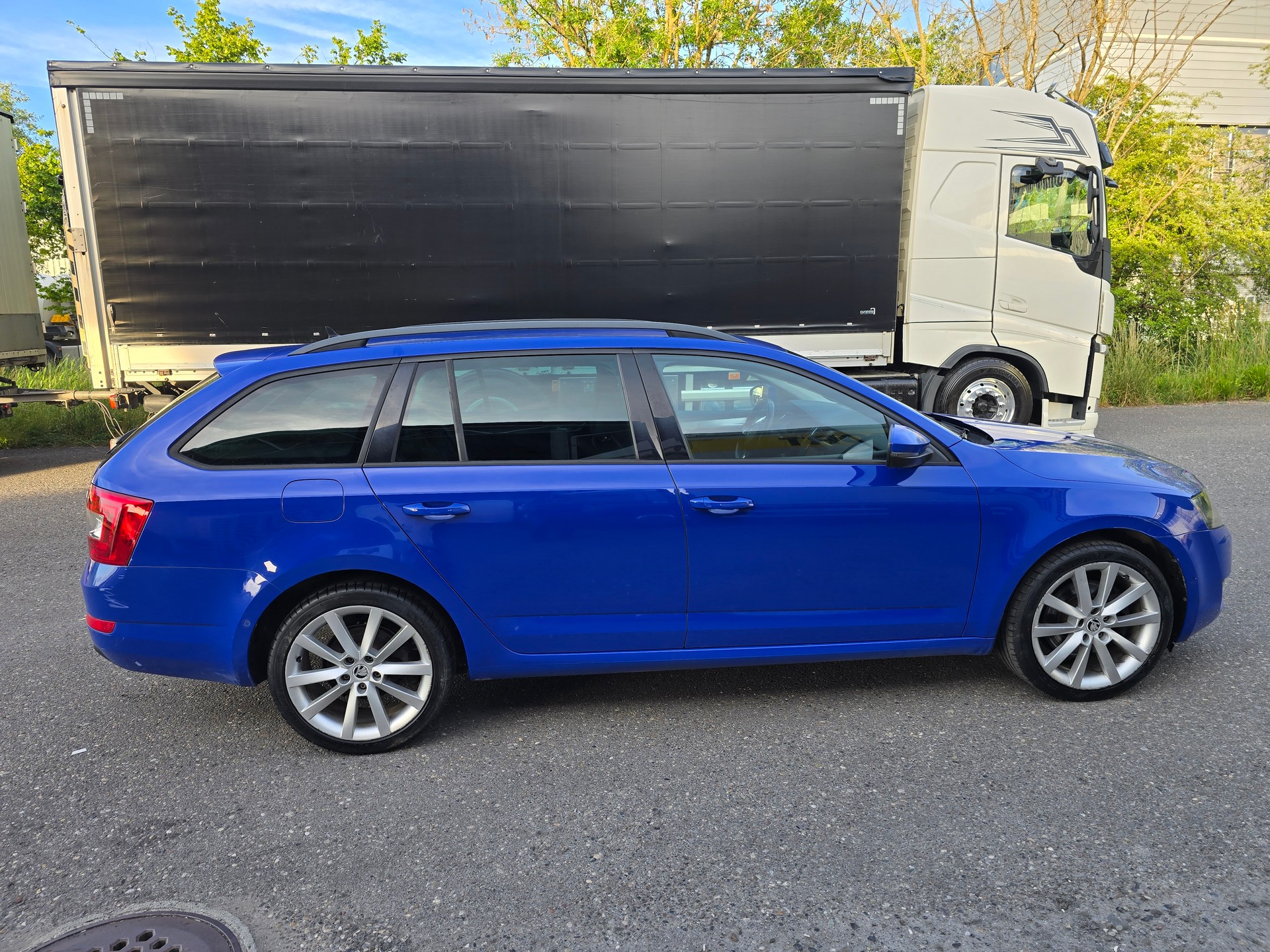 SKODA Octavia Combi 2.0 TDI Style 4x4 DSG-image-9