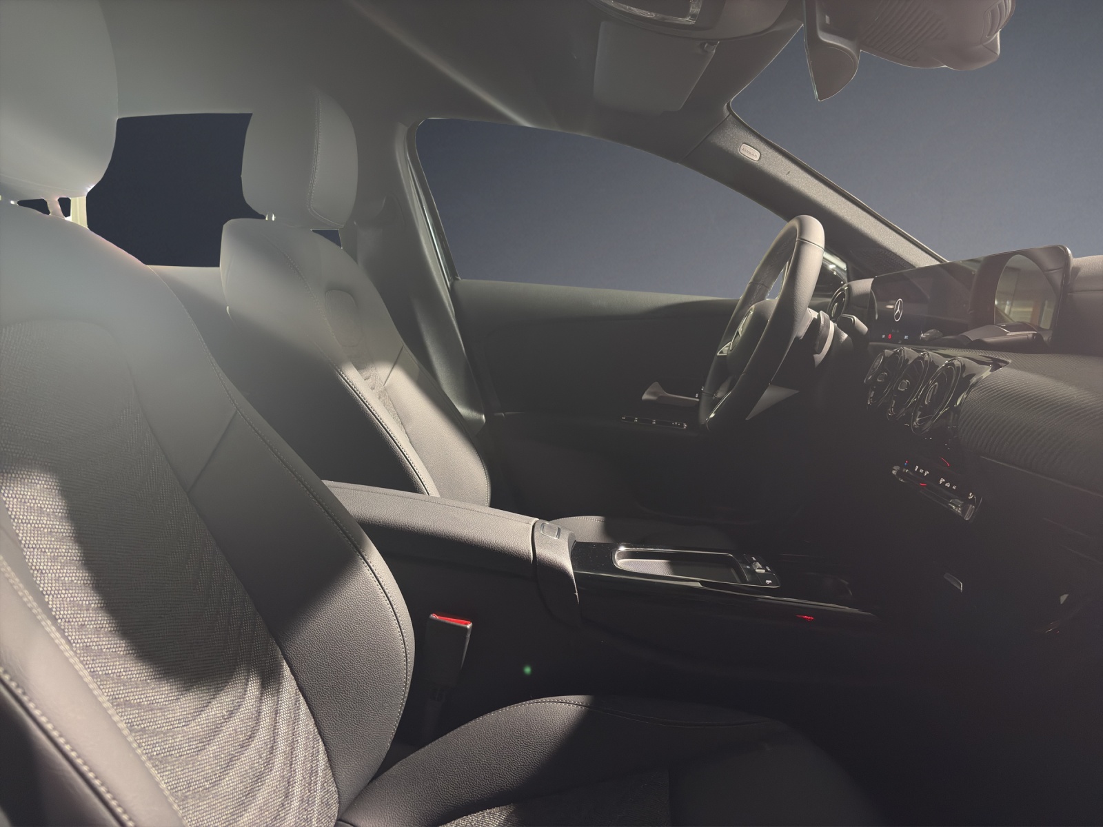MERCEDES-BENZ A 220 4Matic-image-5
