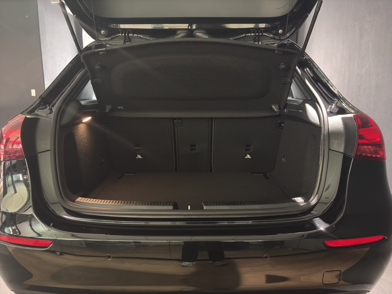 MERCEDES-BENZ A 220 4Matic-image-10