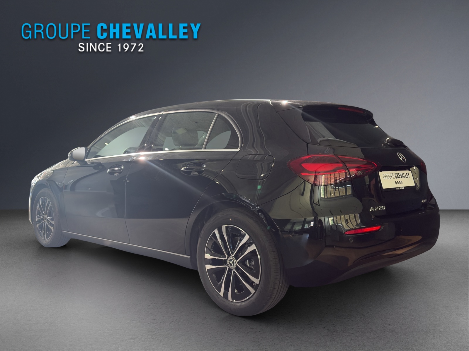 MERCEDES-BENZ A 220 4Matic-showroom-element-3