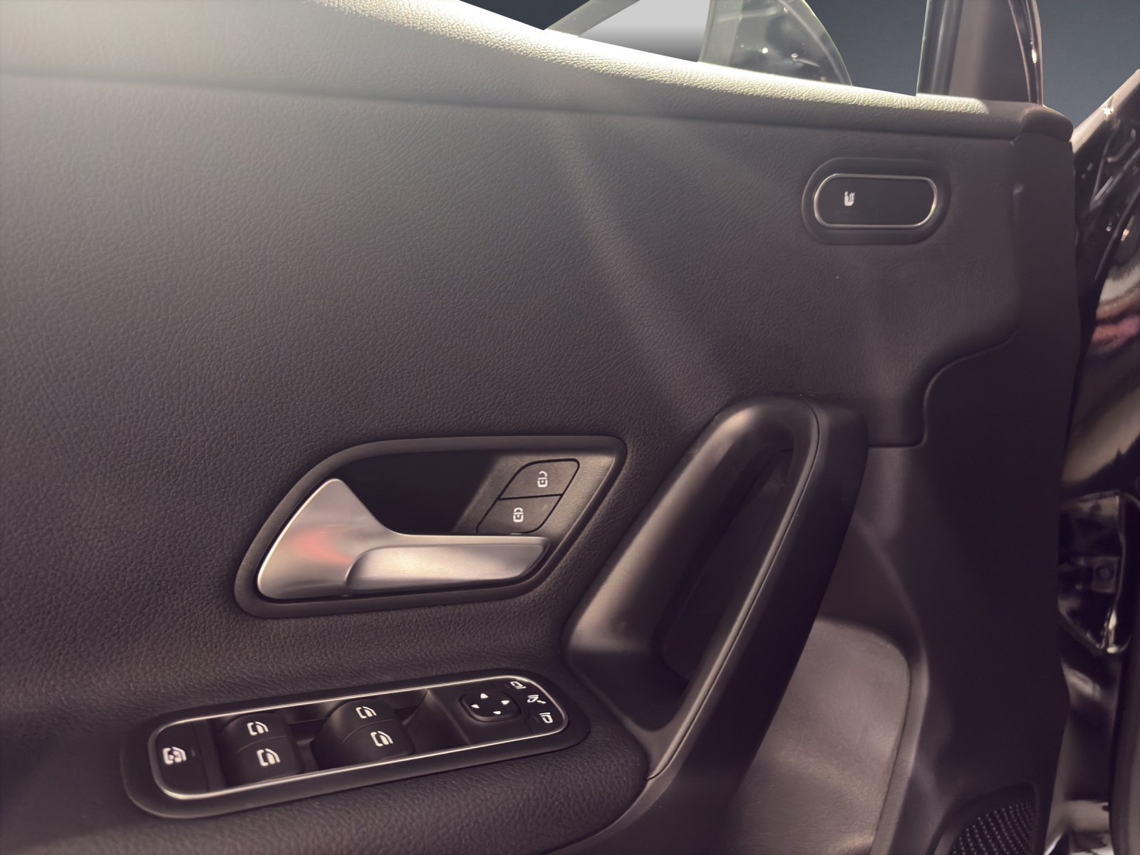 MERCEDES-BENZ A 220 4Matic-image-9