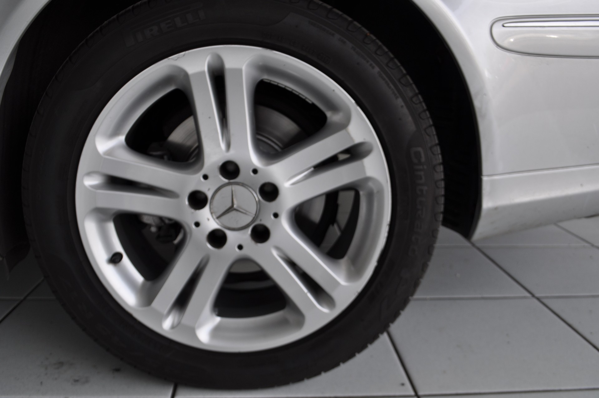 MERCEDES-BENZ E 280 Avantgarde 4Matic Automatic-image-12