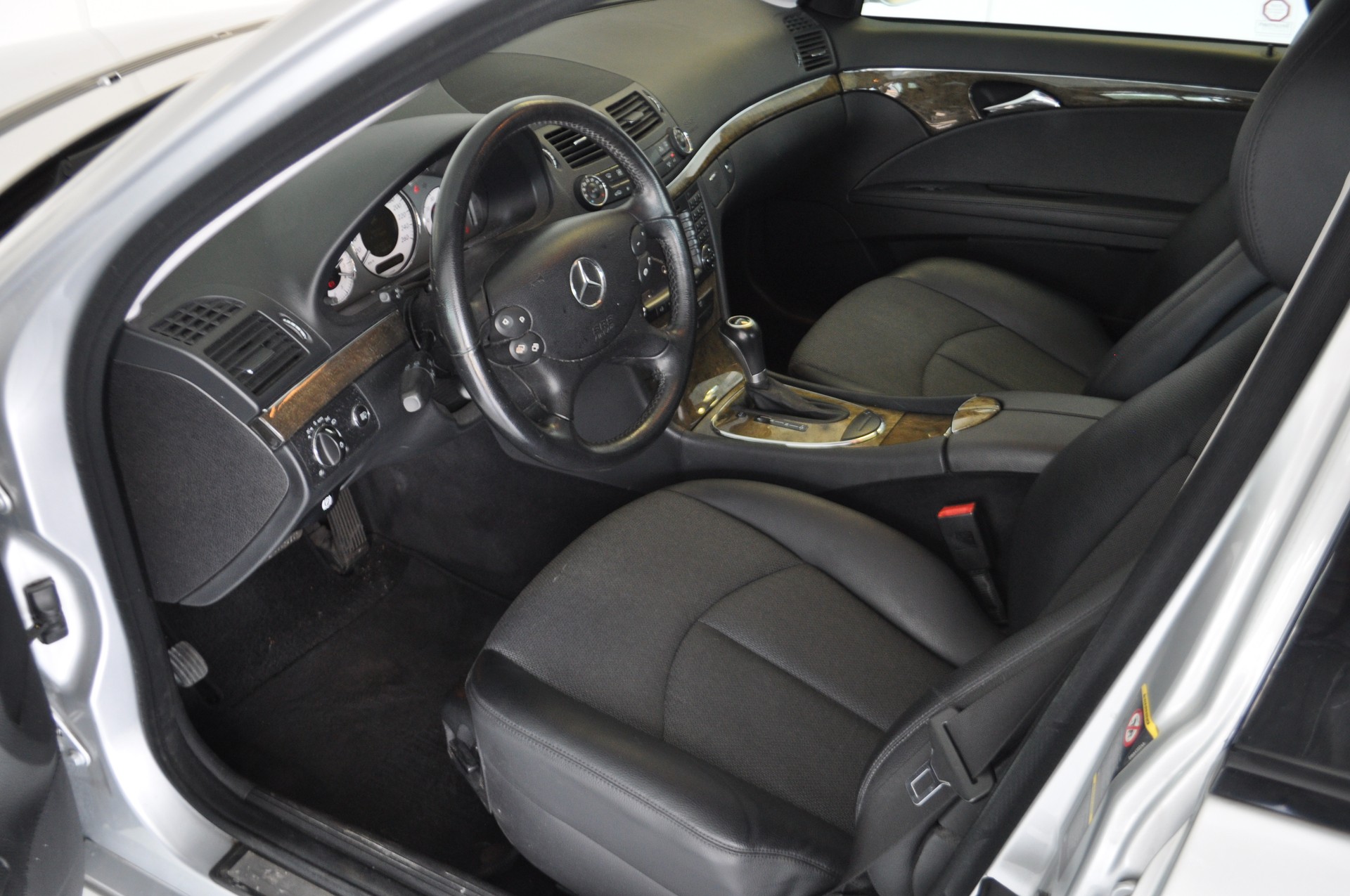 MERCEDES-BENZ E 280 Avantgarde 4Matic Automatic-image-5