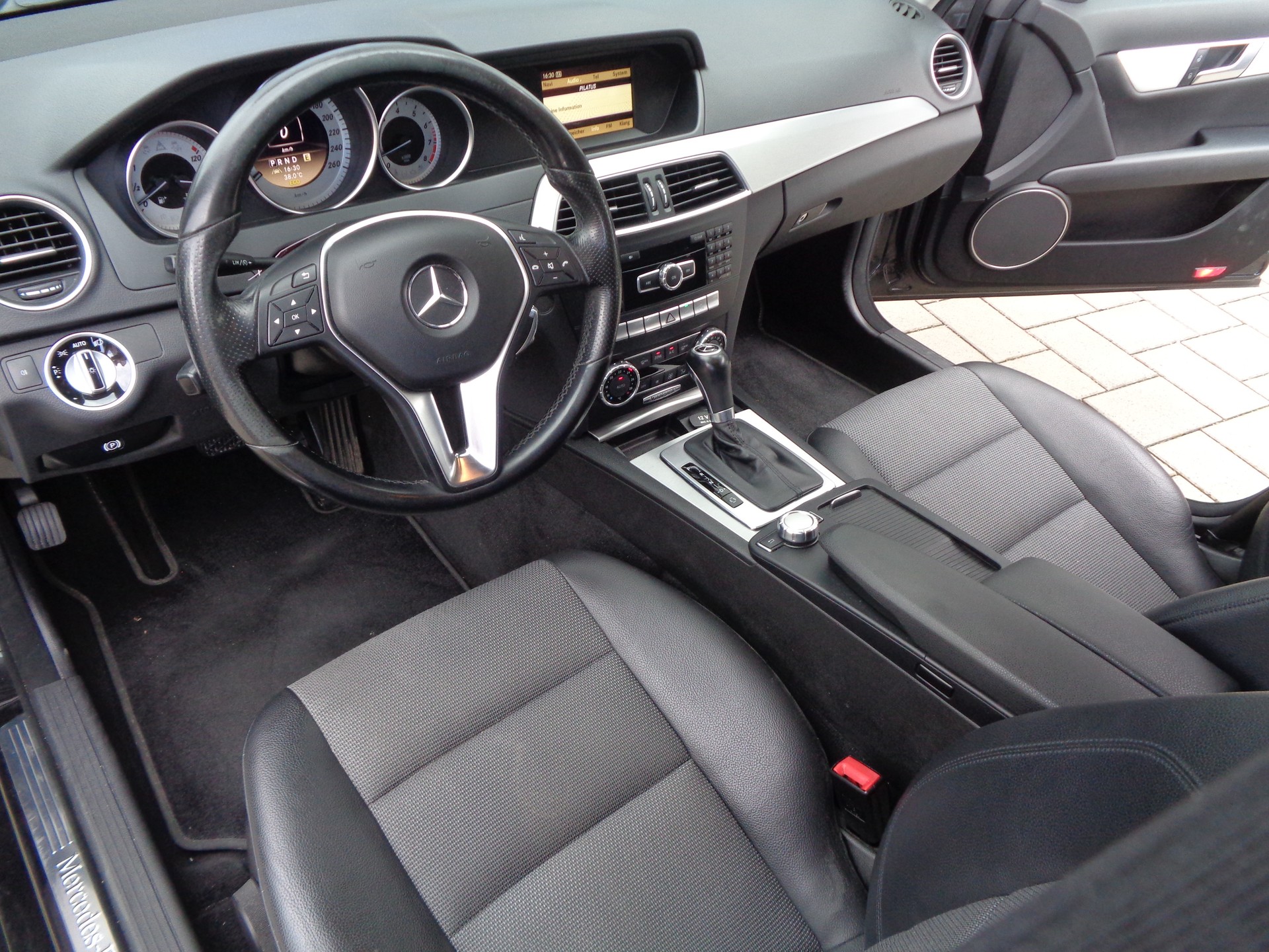 MERCEDES-BENZ C 250 Avantgarde 7G-Tronic-image-6