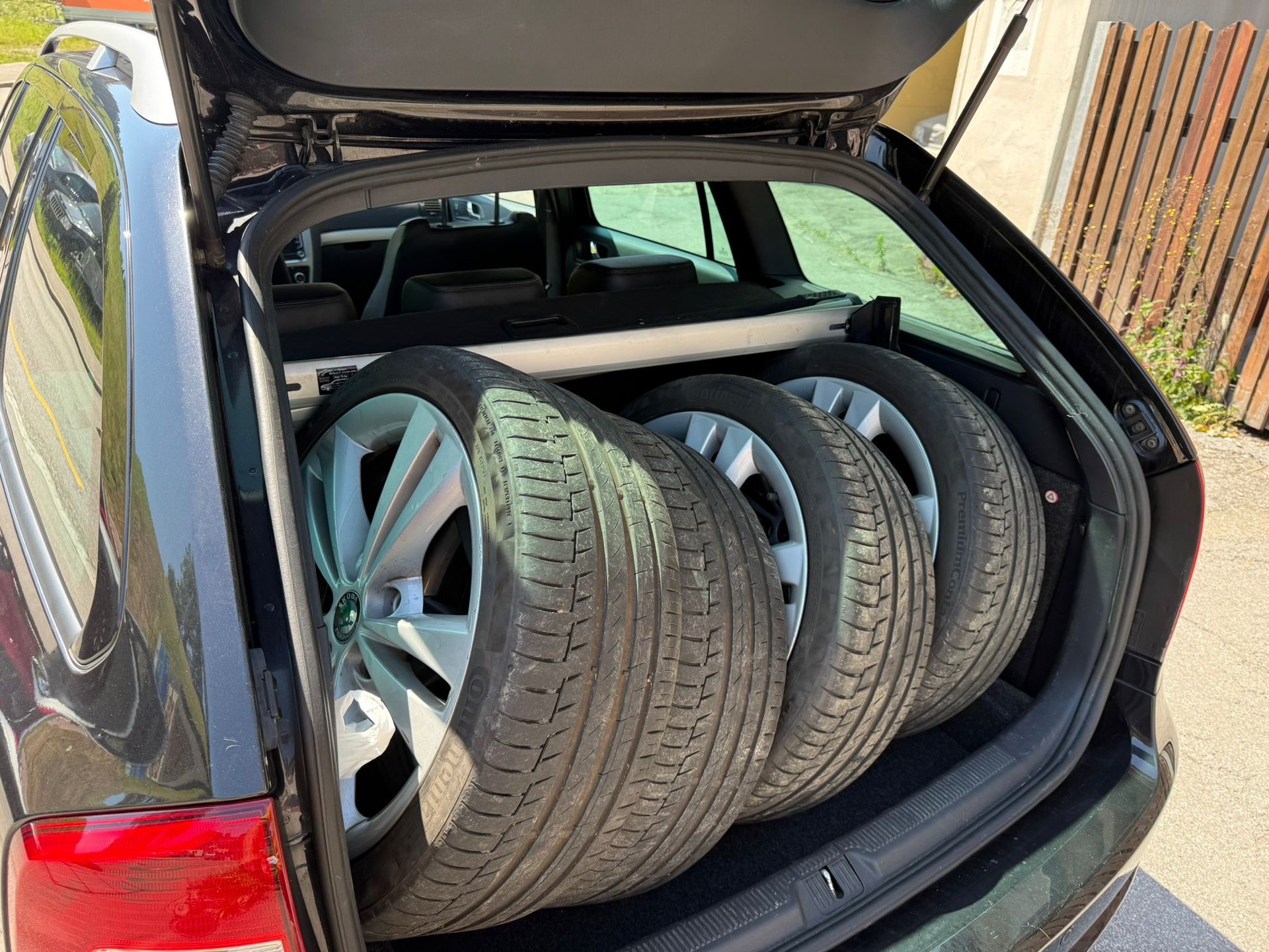 SKODA Octavia Combi 2.0 TDI RS-image-8