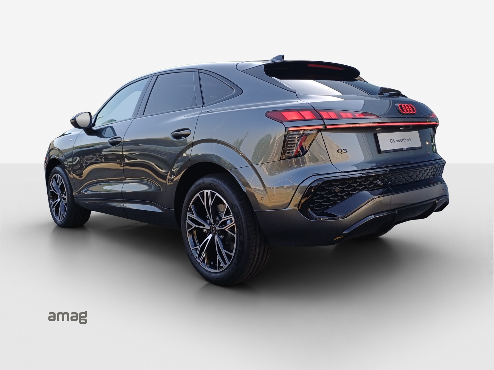 AUDI Q3 Sportback TFSI quattro 195 kW S tronic-image-2