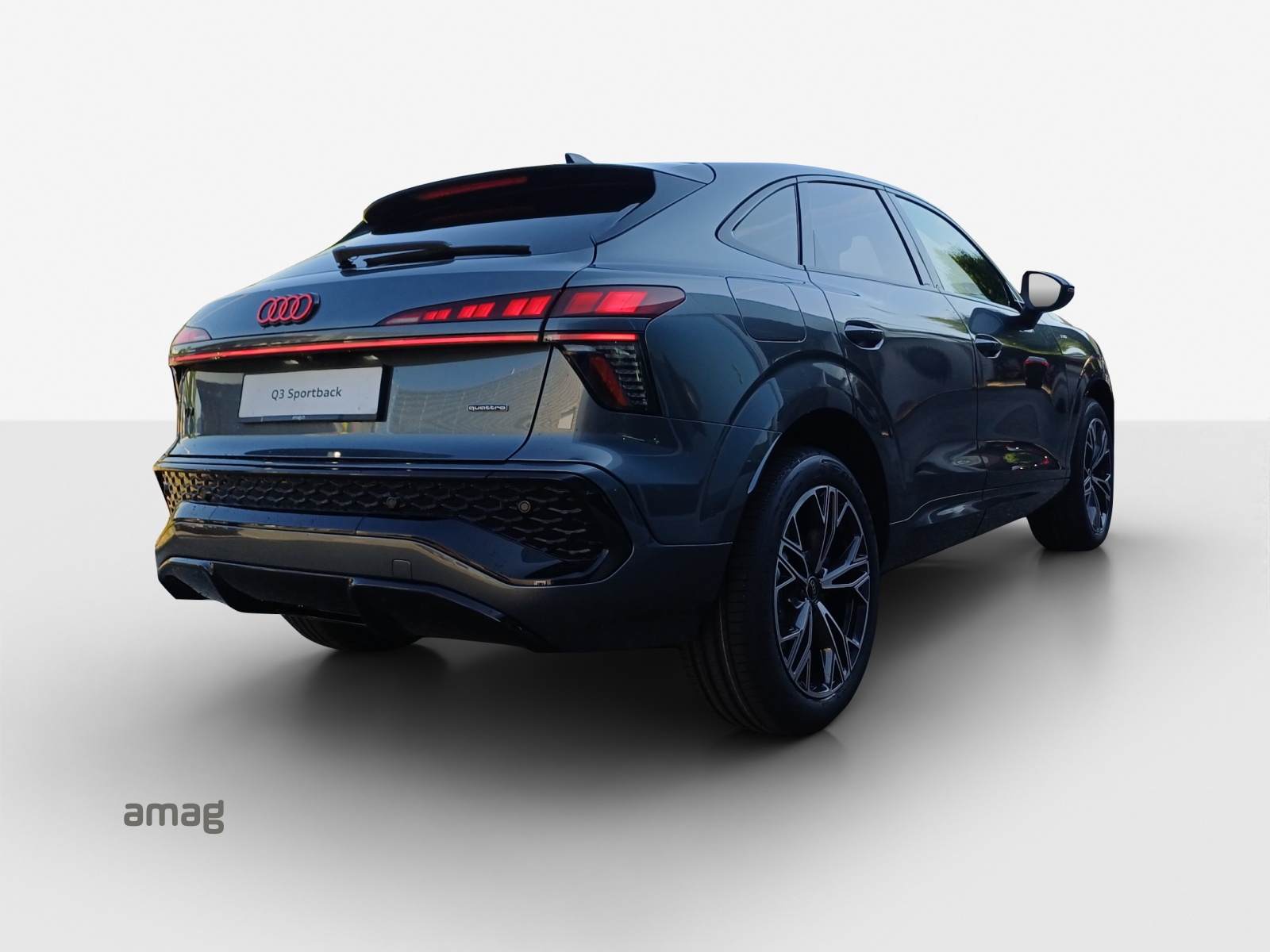 AUDI Q3 Sportback TFSI quattro 195 kW S tronic-image-4