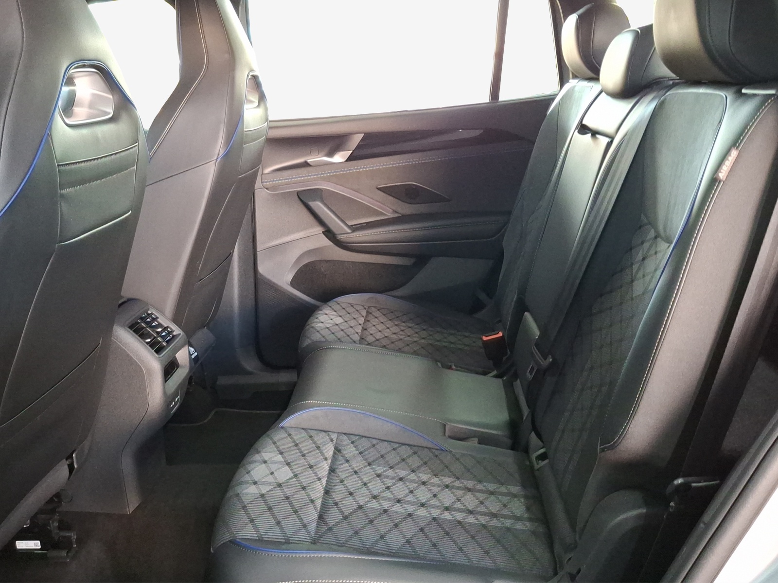 VW Tayron 2.0 TSI R-Line DSG 4Motion-image-11