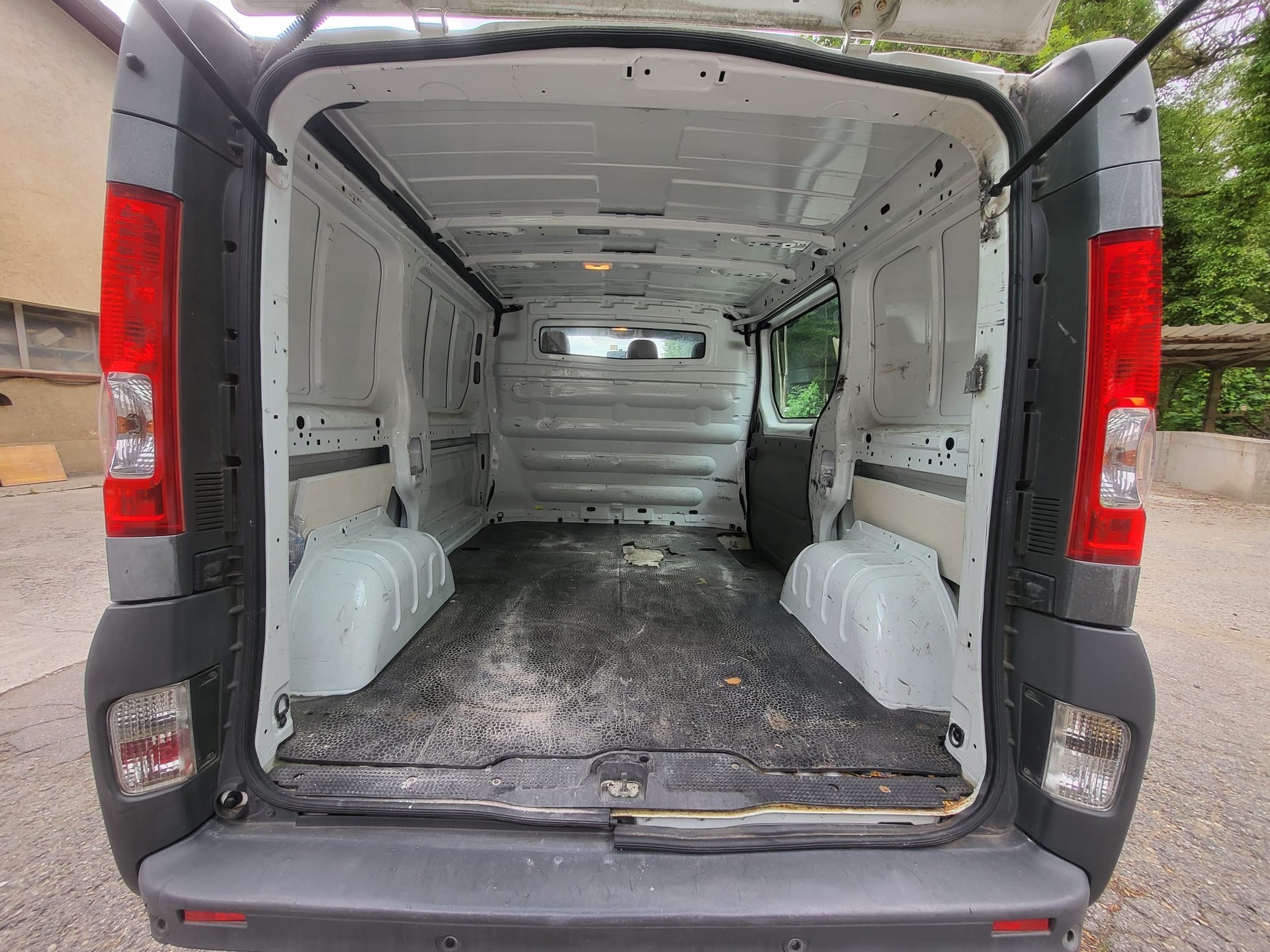 RENAULT Trafic 2.0 dCi 115 2.9t L2H1-image-8