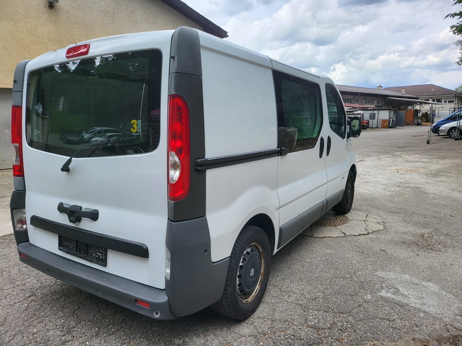 RENAULT Trafic 2.0 dCi 115 2.9t L2H1-image-7