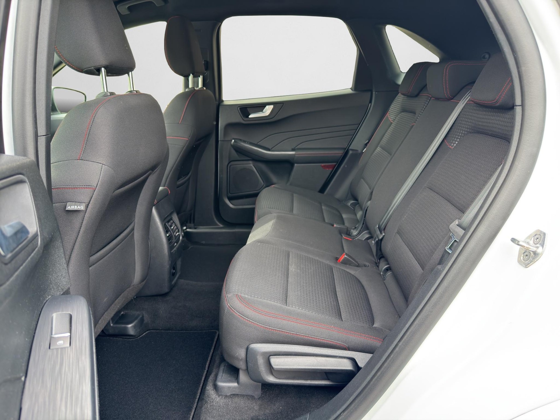 FORD Kuga 2.5 Hybrid ST-Line 4x4-image-11