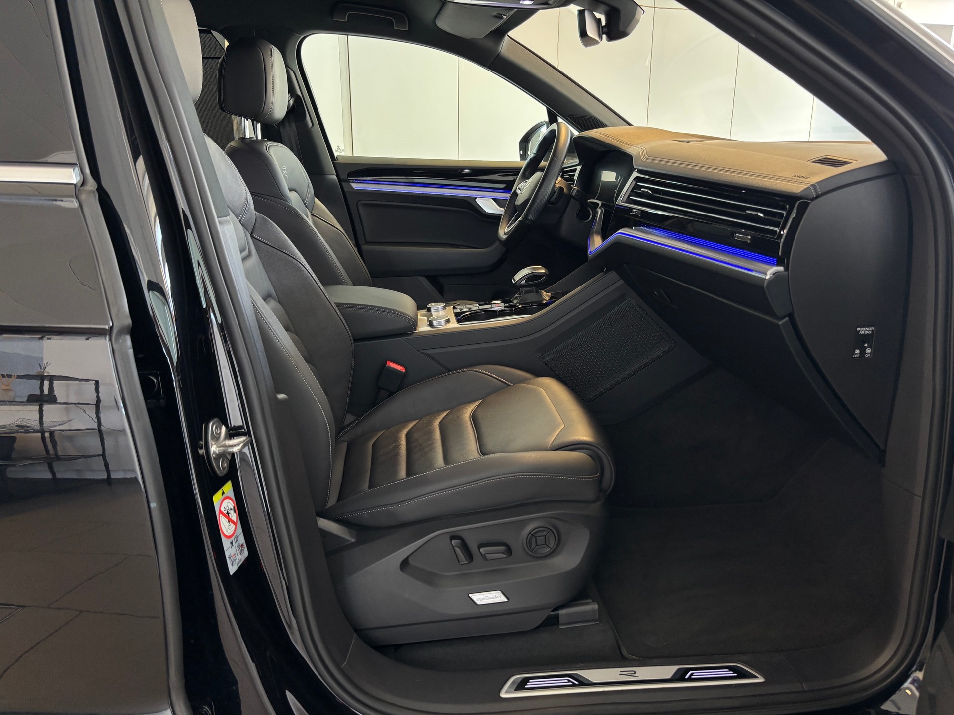 VW Touareg 3.0 TDI R Line Tiptronic-image-10