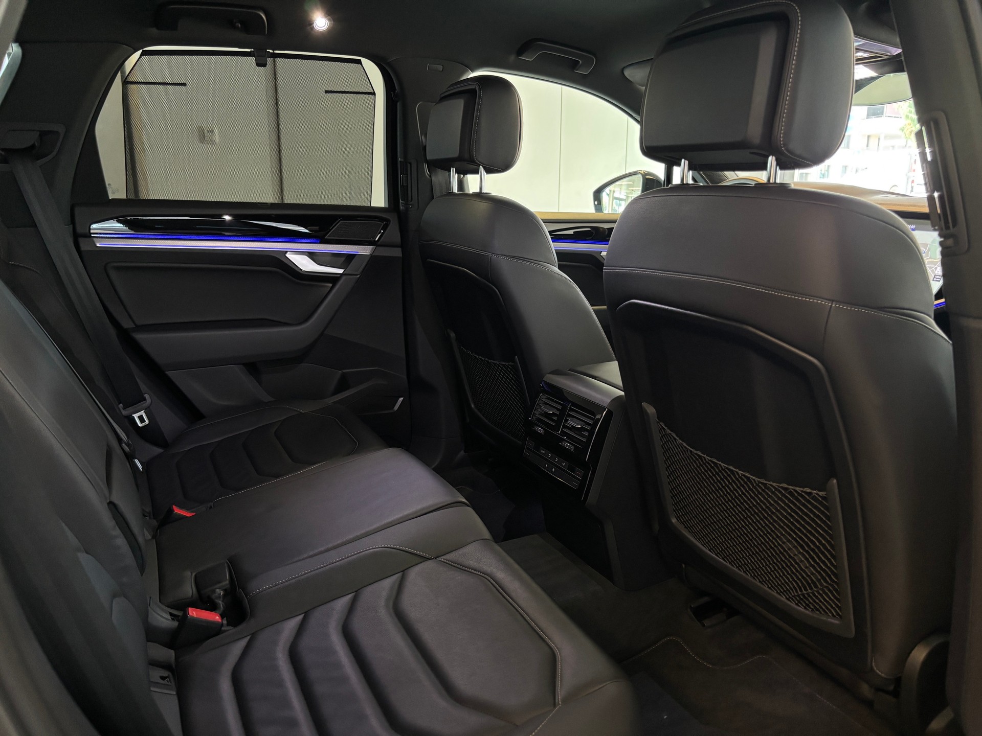 VW Touareg 3.0 TDI R Line Tiptronic-image-12