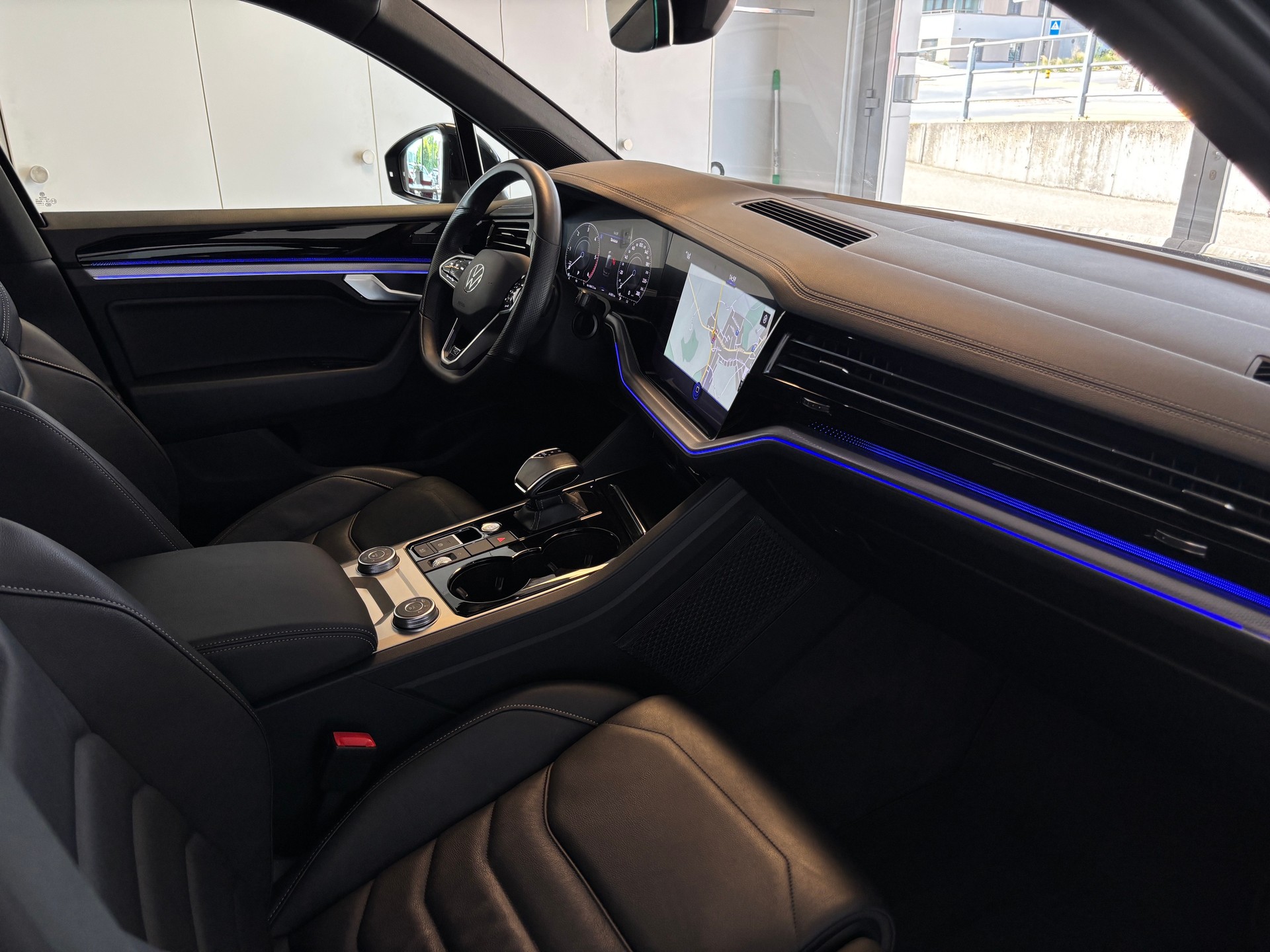 VW Touareg 3.0 TDI R Line Tiptronic-image-7