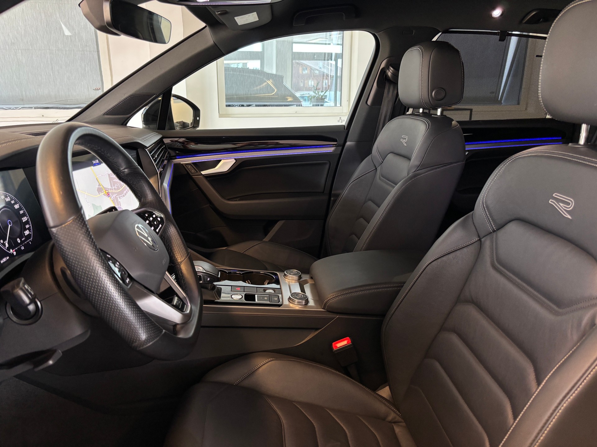 VW Touareg 3.0 TDI R Line Tiptronic-image-6