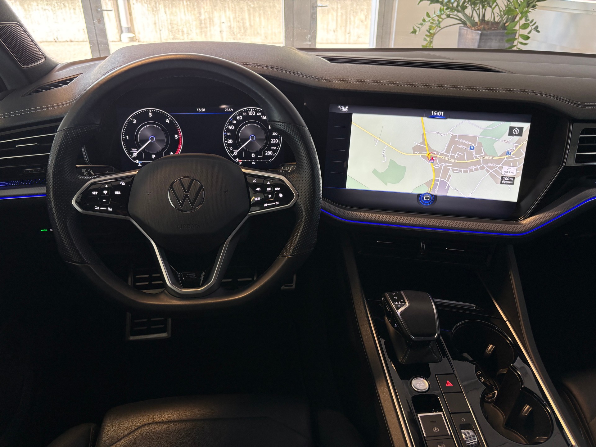 VW Touareg 3.0 TDI R Line Tiptronic-image-15