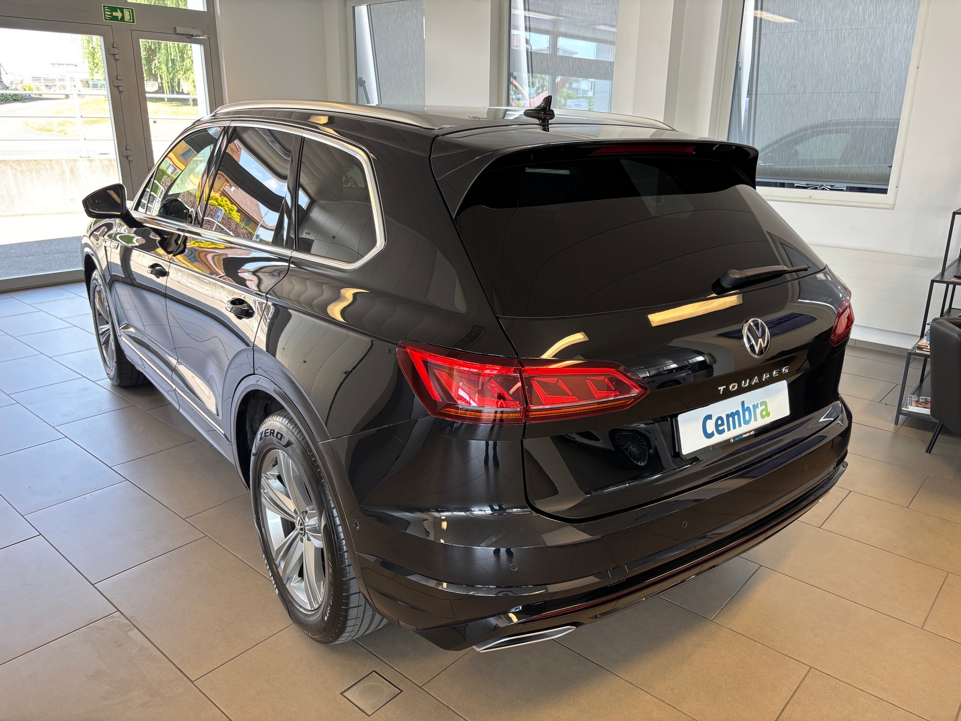 VW Touareg 3.0 TDI R Line Tiptronic-image-3