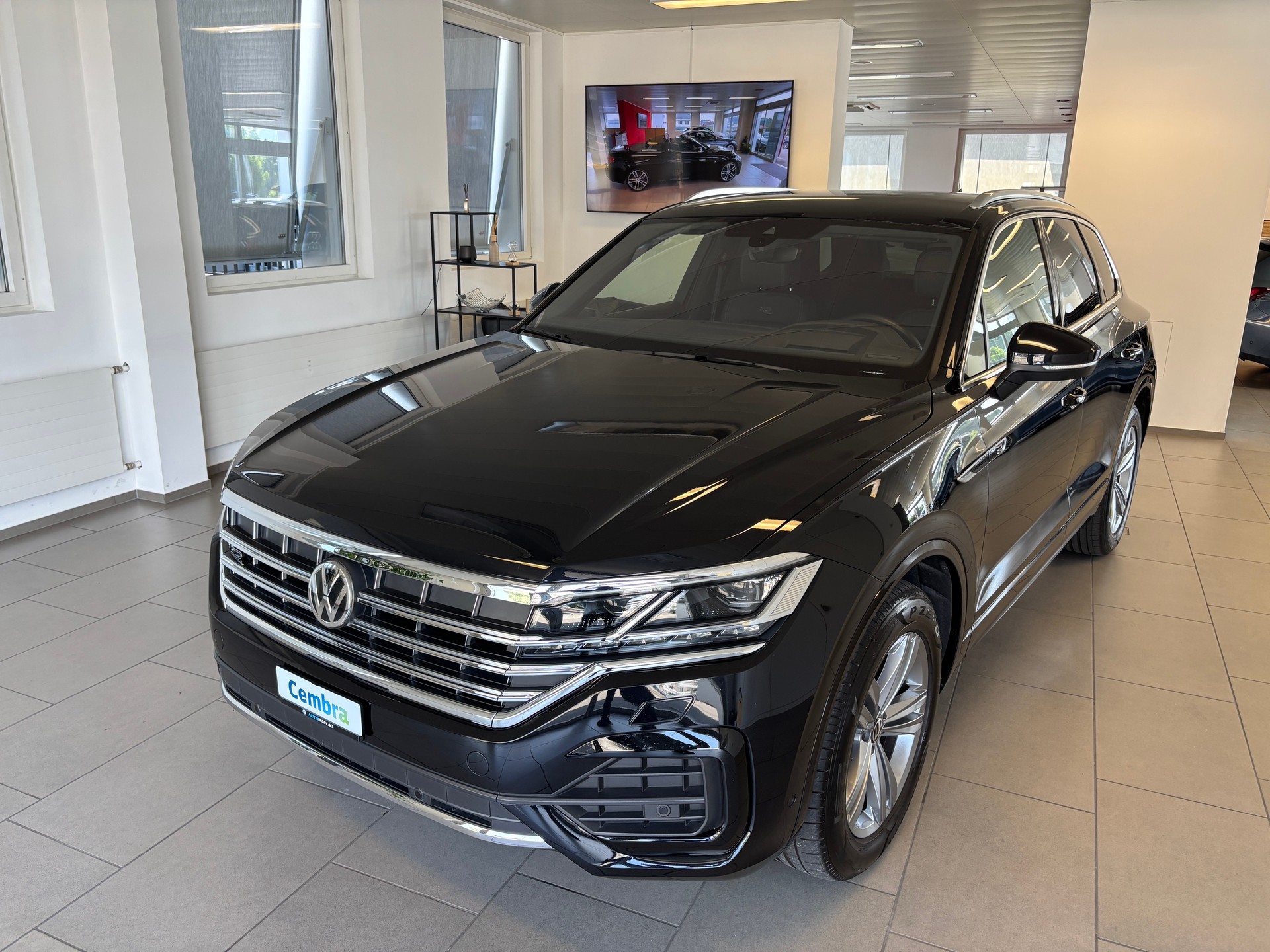 VW Touareg 3.0 TDI R Line Tiptronic-image-0