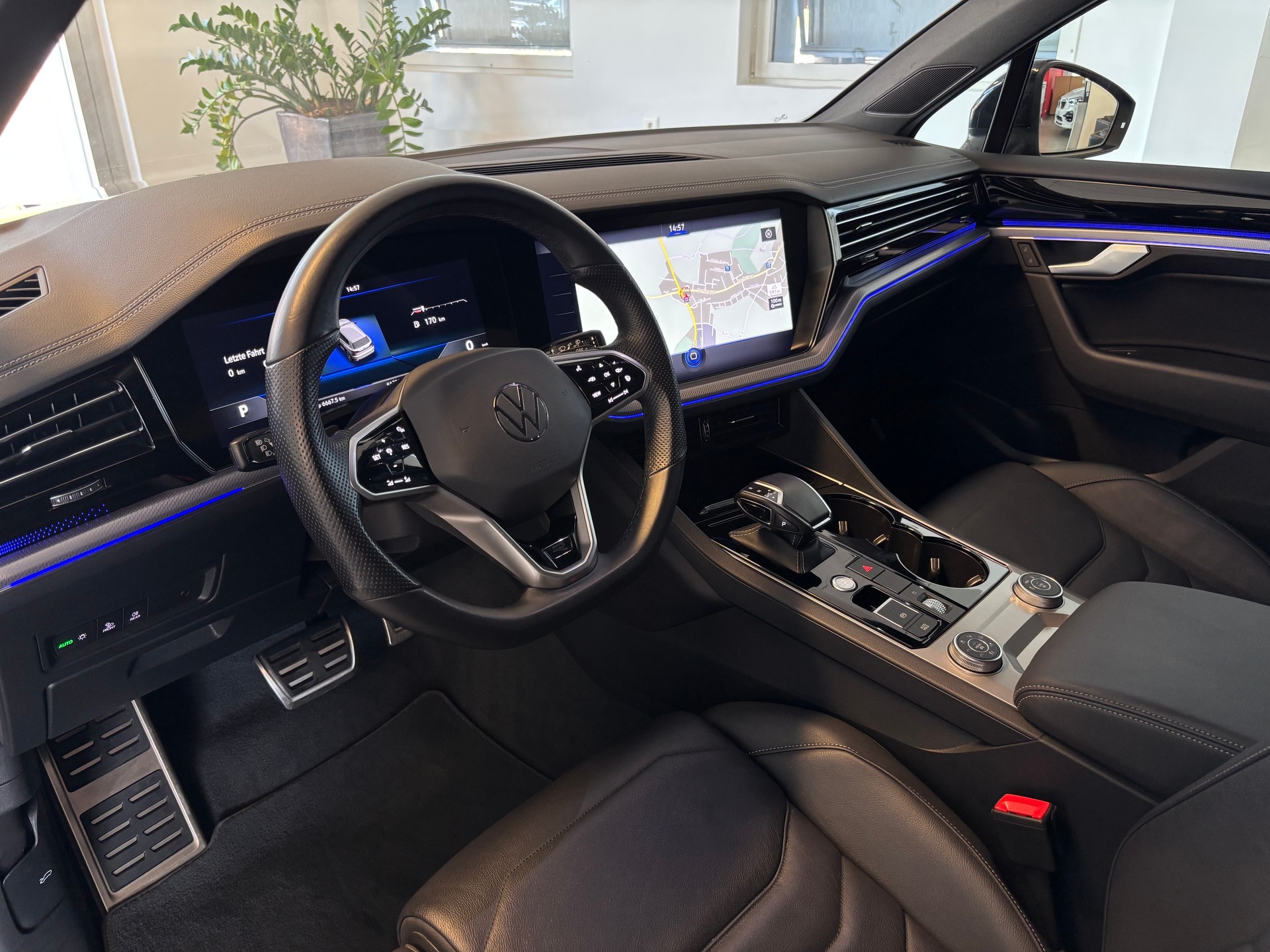 VW Touareg 3.0 TDI R Line Tiptronic-image-4