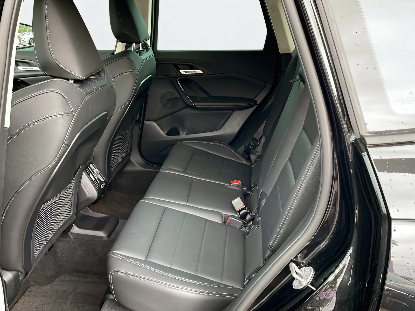 BMW X1 xDrive 23i 48V-image-13
