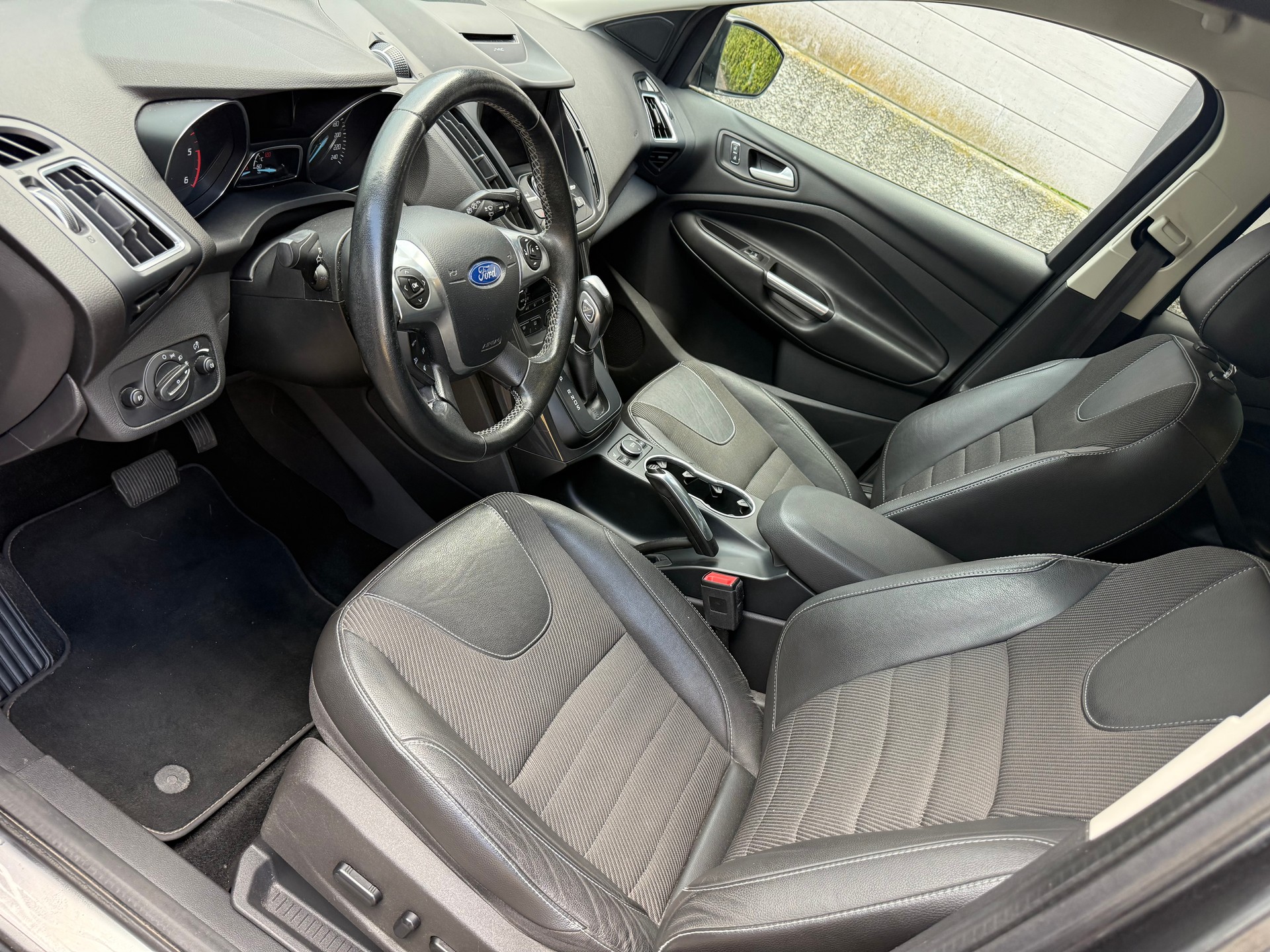 FORD Kuga 2.0 TDCi Titanium 4WD PowerShift-image-9