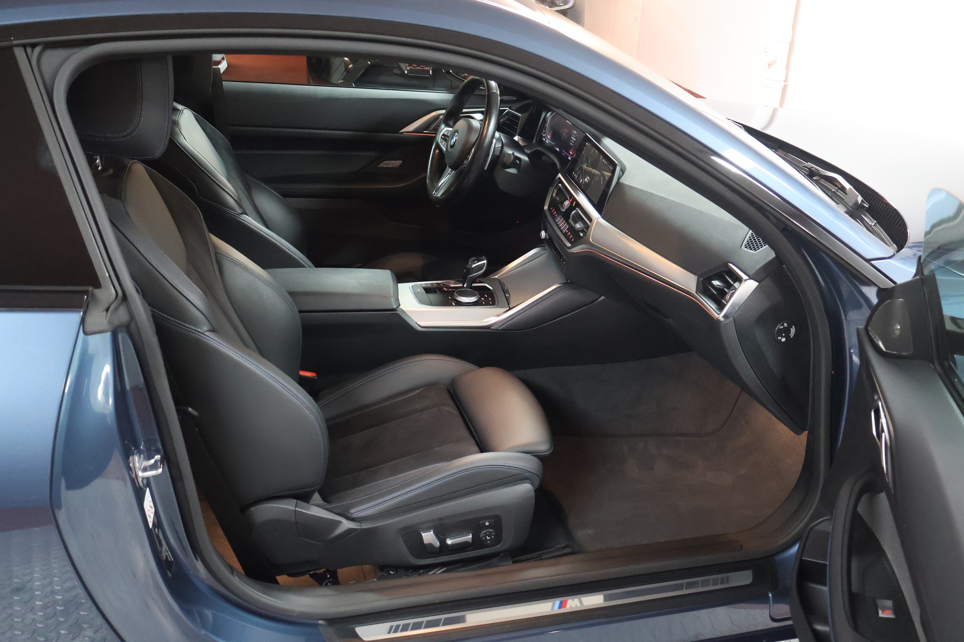 BMW M440i xDrive 48V Coupé Steptronic-image-16