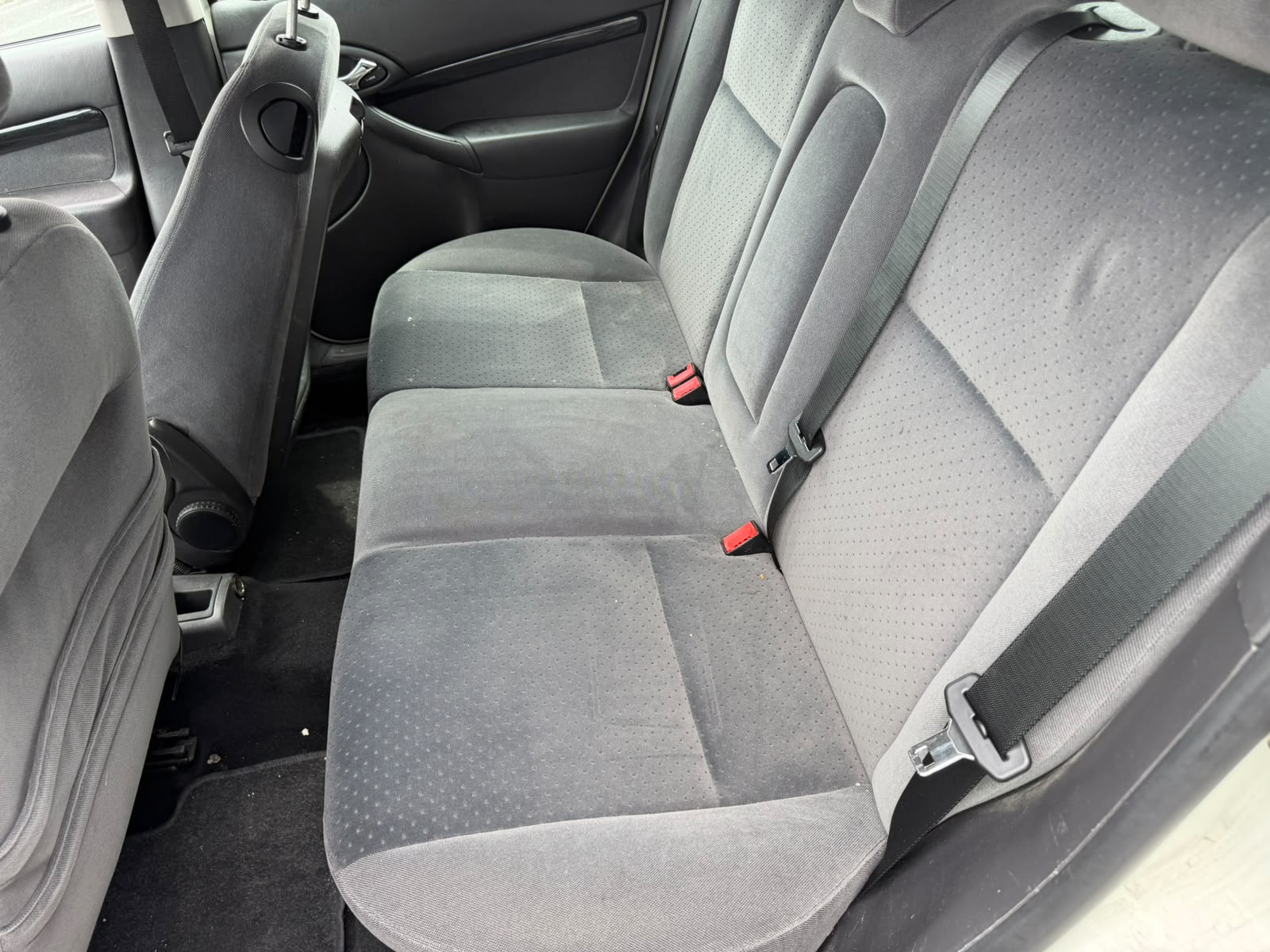 FORD Focus 1.6i 16V Ghia-image-8