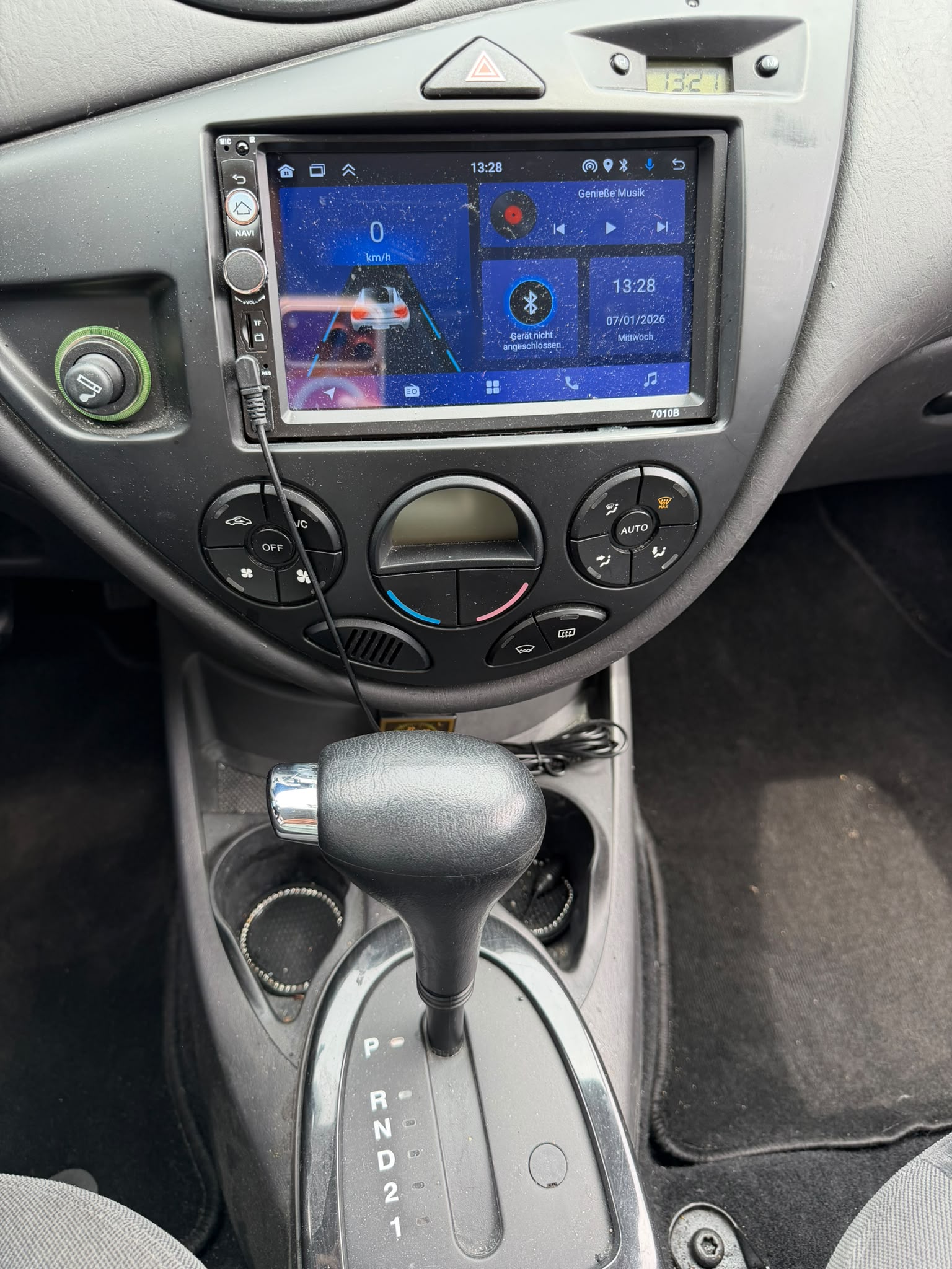 FORD Focus 1.6i 16V Ghia-image-9