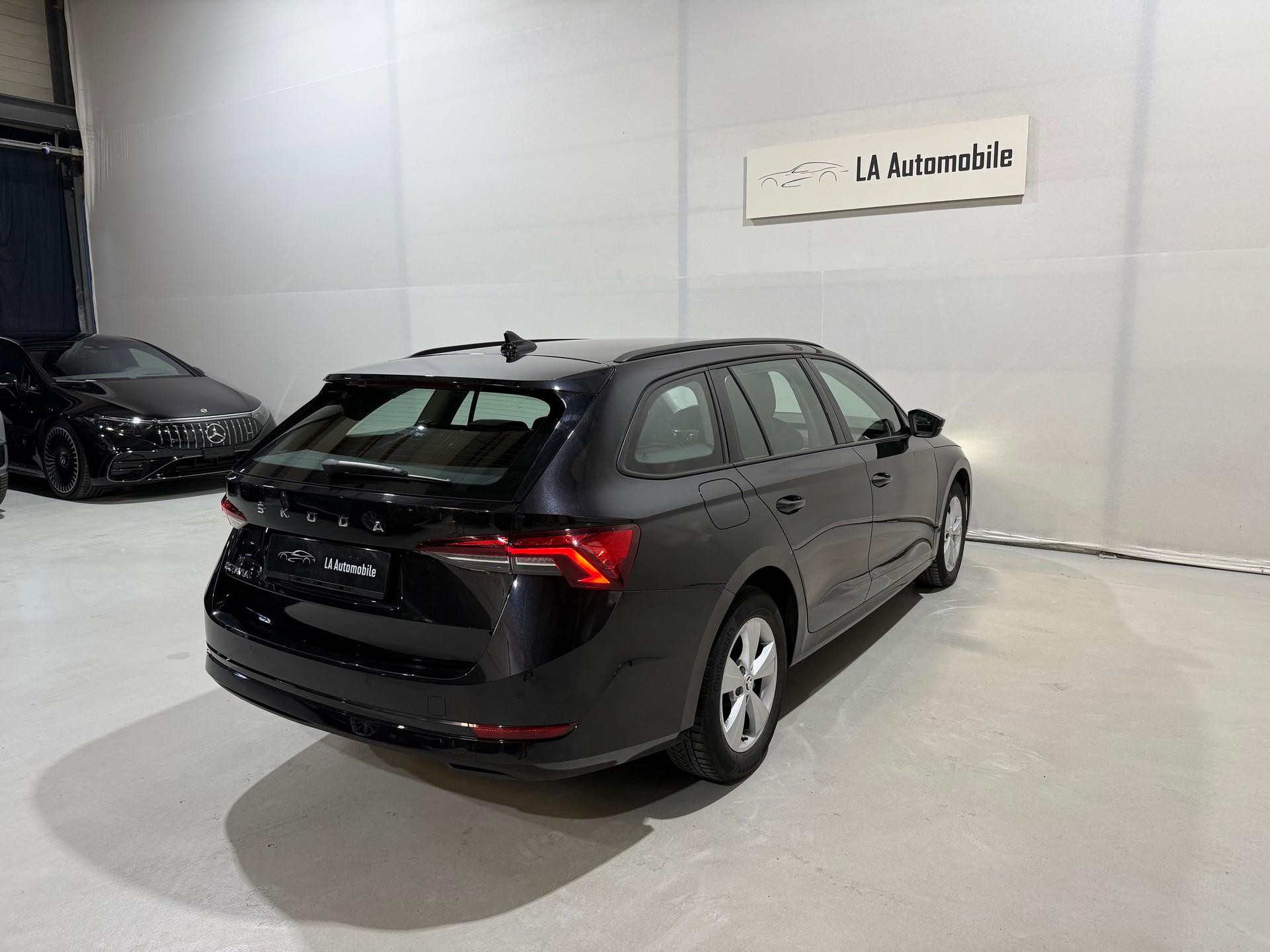 SKODA Octavia Combi 2.0 TDI DSG Ambition-image-8