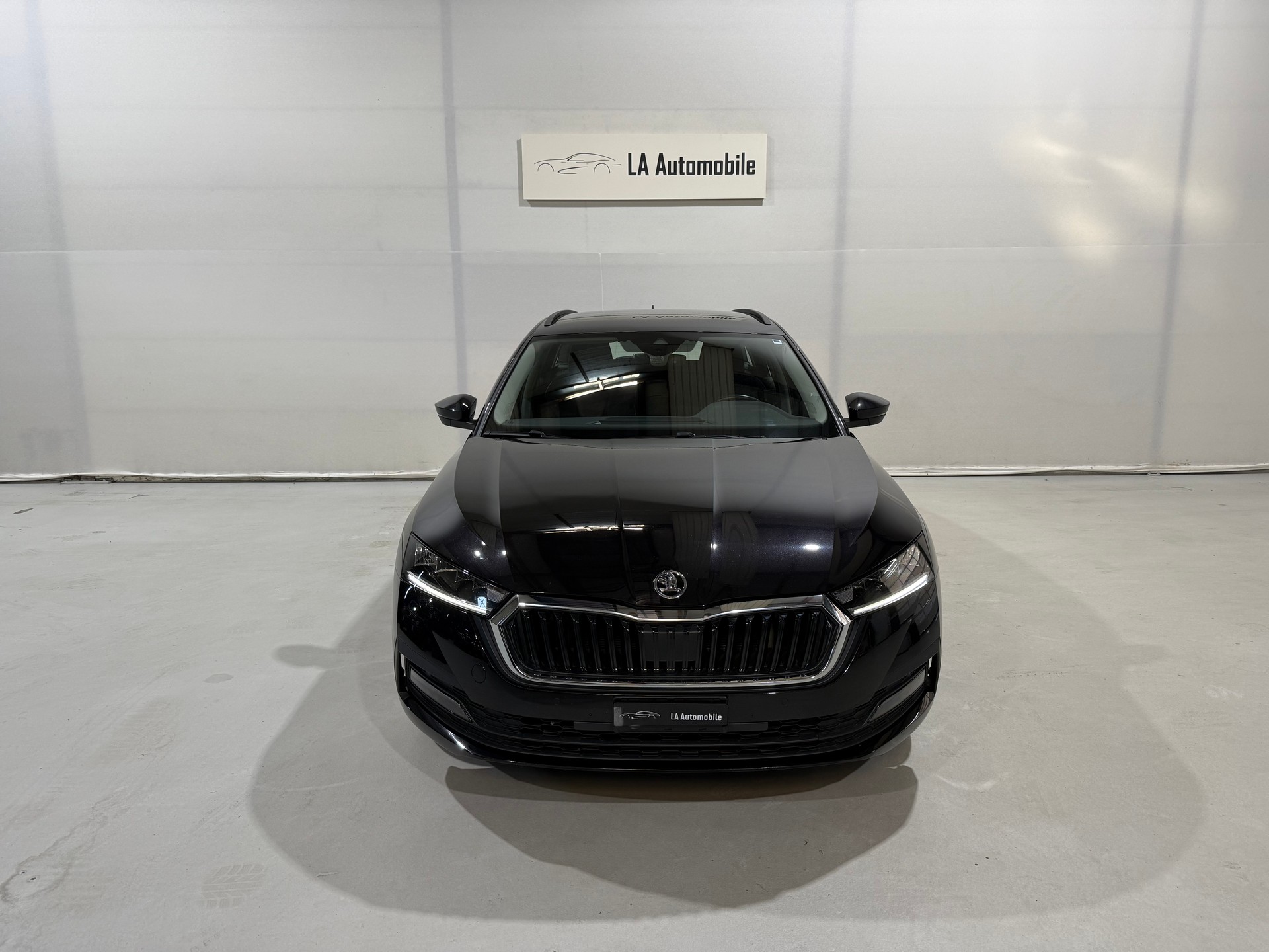 SKODA Octavia Combi 2.0 TDI DSG Ambition-image-3