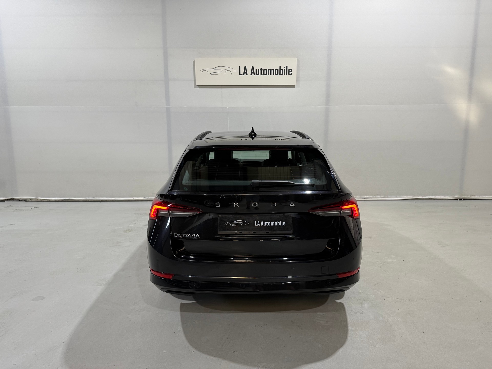 SKODA Octavia Combi 2.0 TDI DSG Ambition-image-7