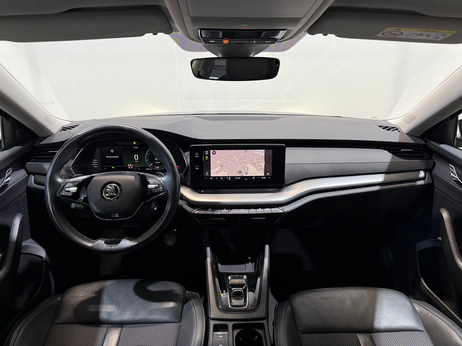 SKODA Octavia Combi 2.0 TDI DSG Ambition-image-11