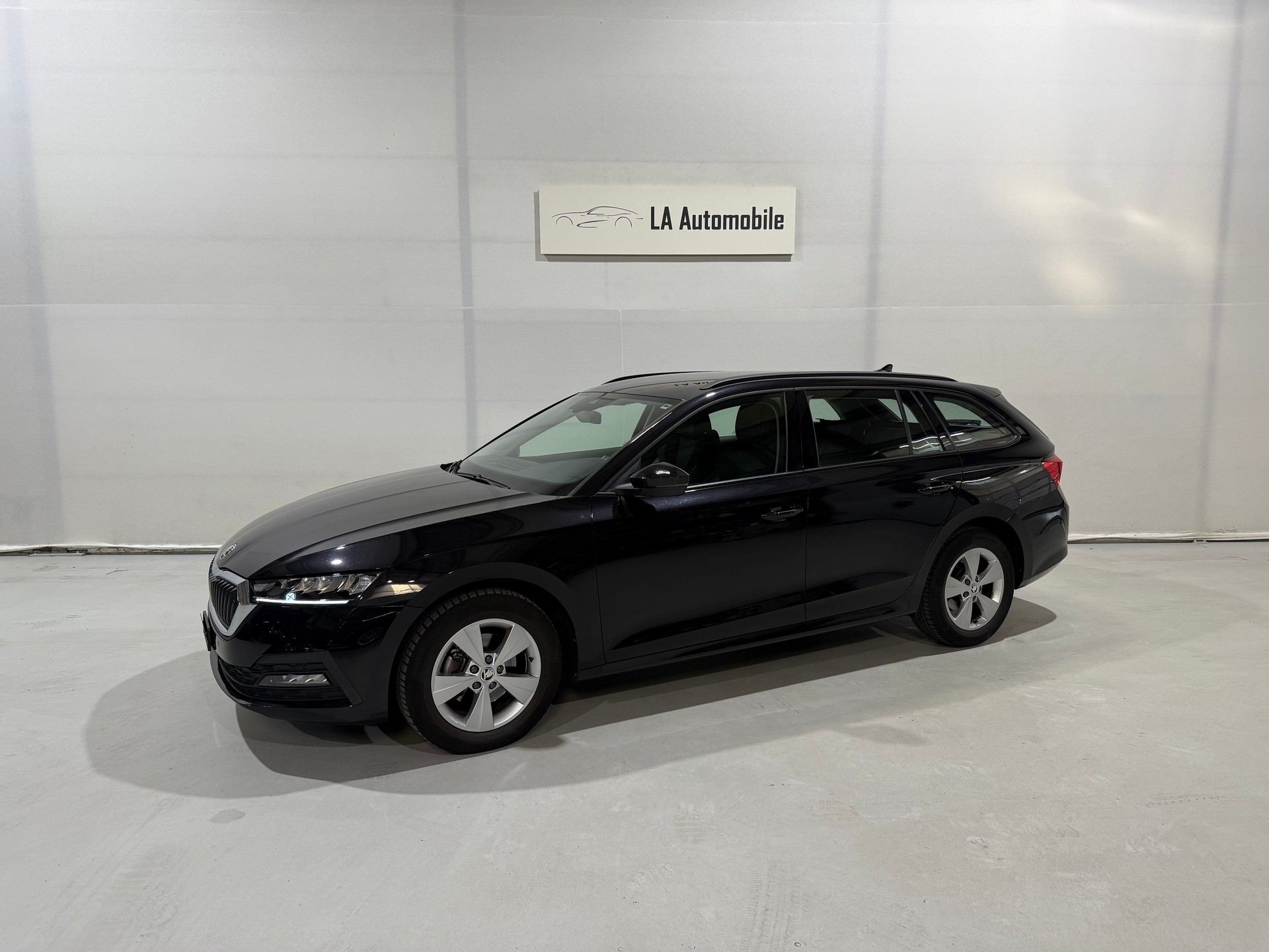 SKODA Octavia Combi 2.0 TDI DSG Ambition-image-1