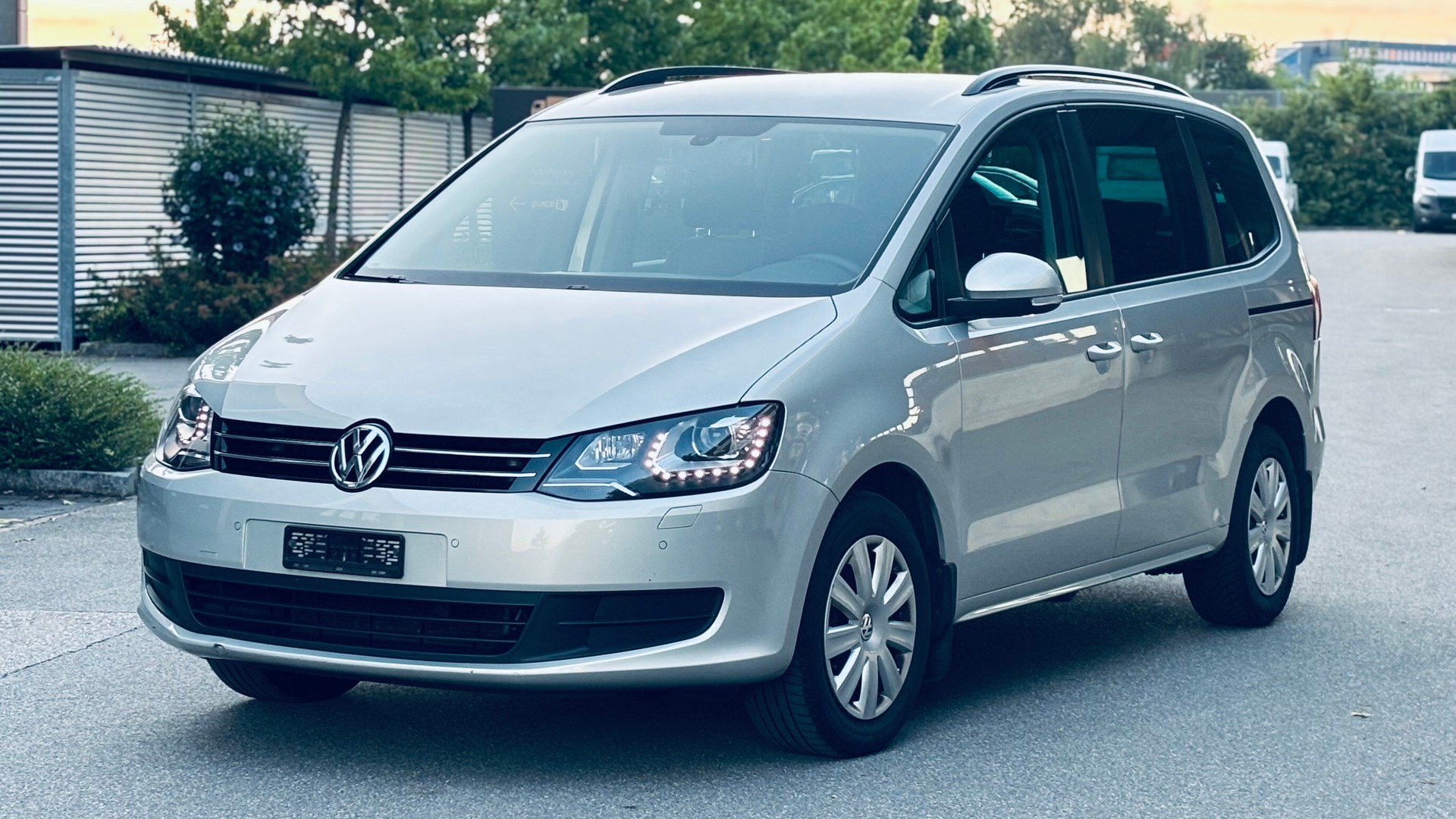 VW Sharan 2.0 TDI BlueMotion Technology Trendline DSG-image-0