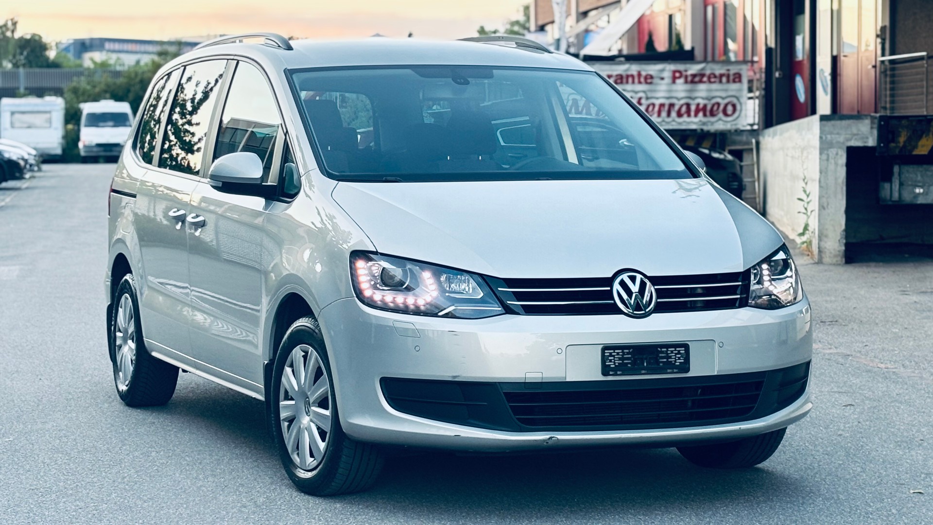 VW Sharan 2.0 TDI BlueMotion Technology Trendline DSG-image-1