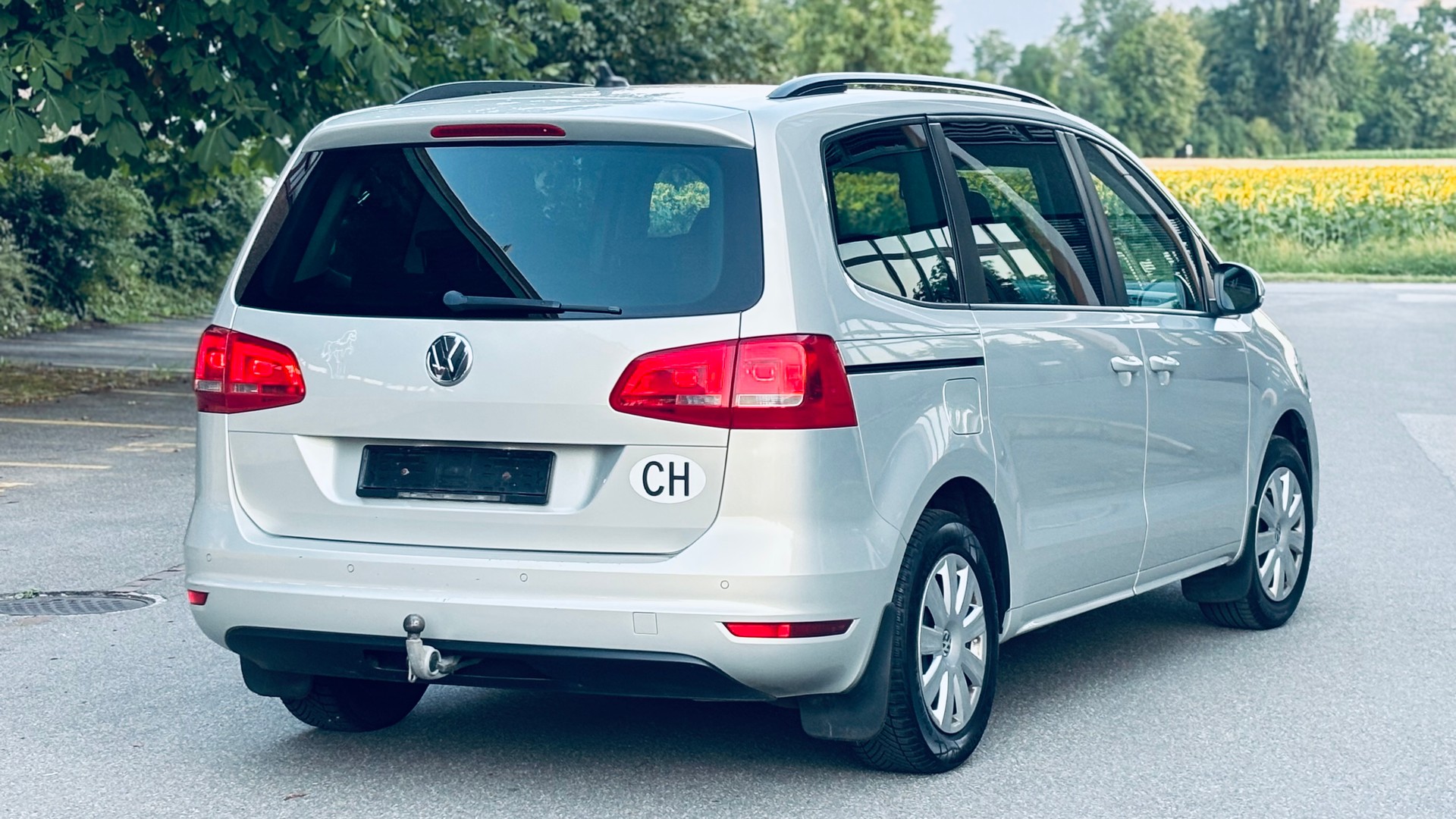 VW Sharan 2.0 TDI BlueMotion Technology Trendline DSG-image-3