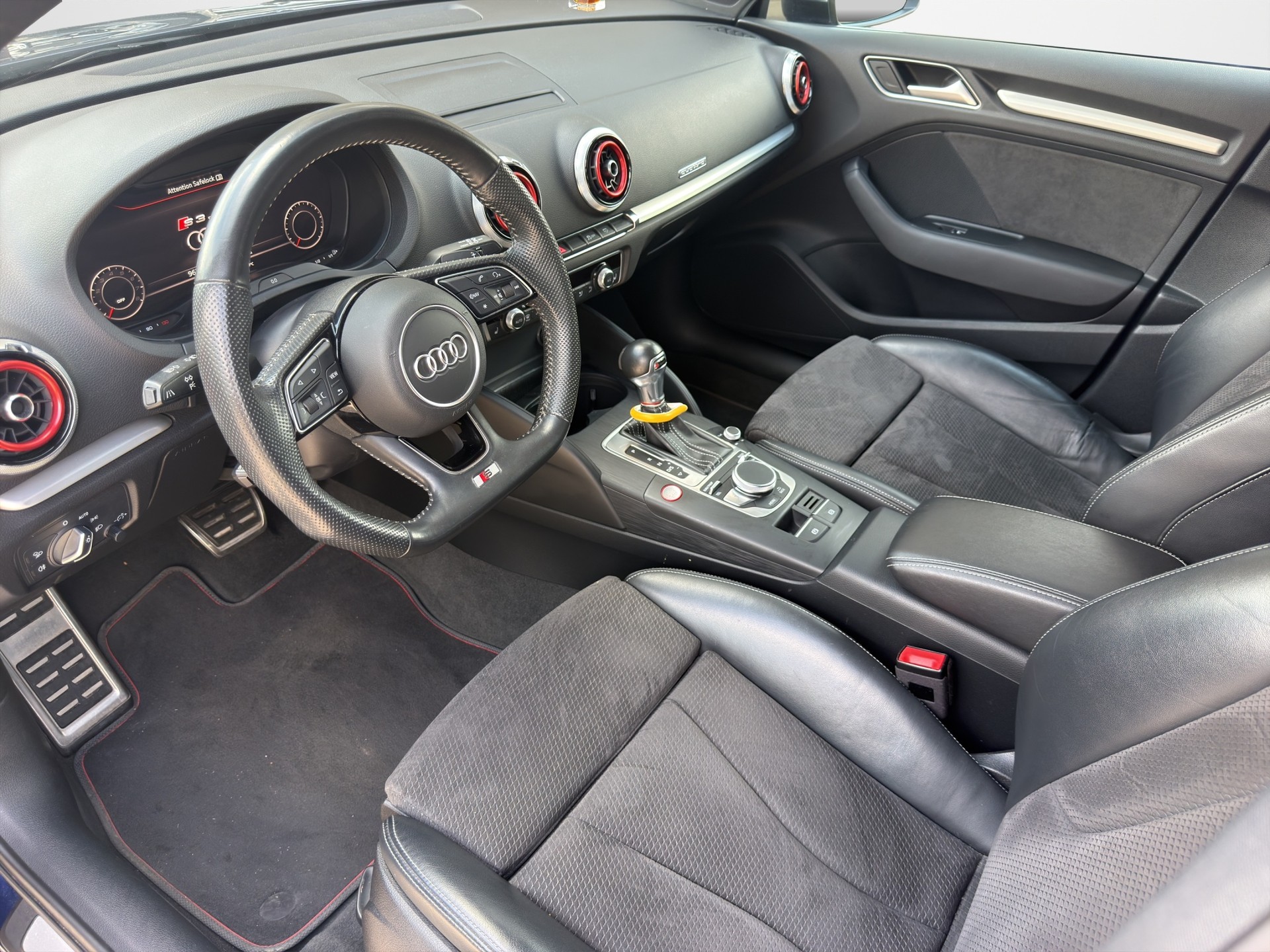 AUDI S3 Sportback 2.0 TFSI quattro S-tronic-image-8
