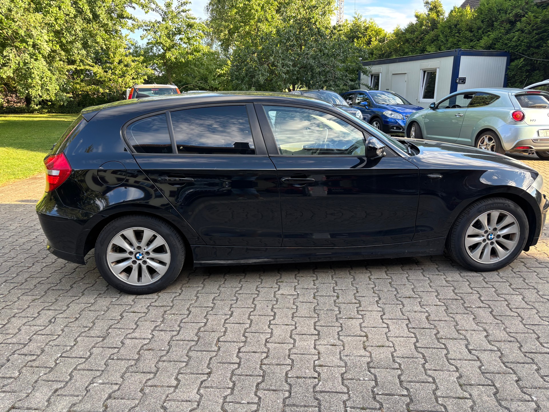 BMW 118i Dynamic Edition Steptronic-image-1