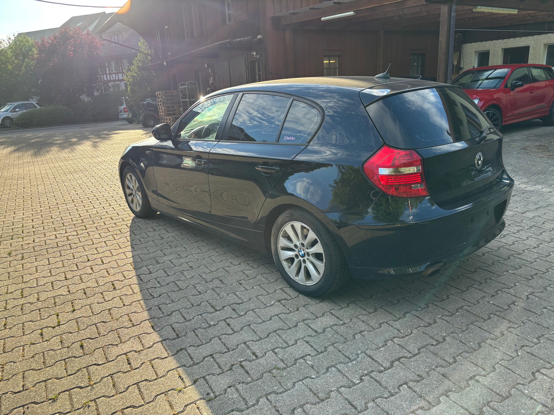 BMW 118i Dynamic Edition Steptronic-image-3