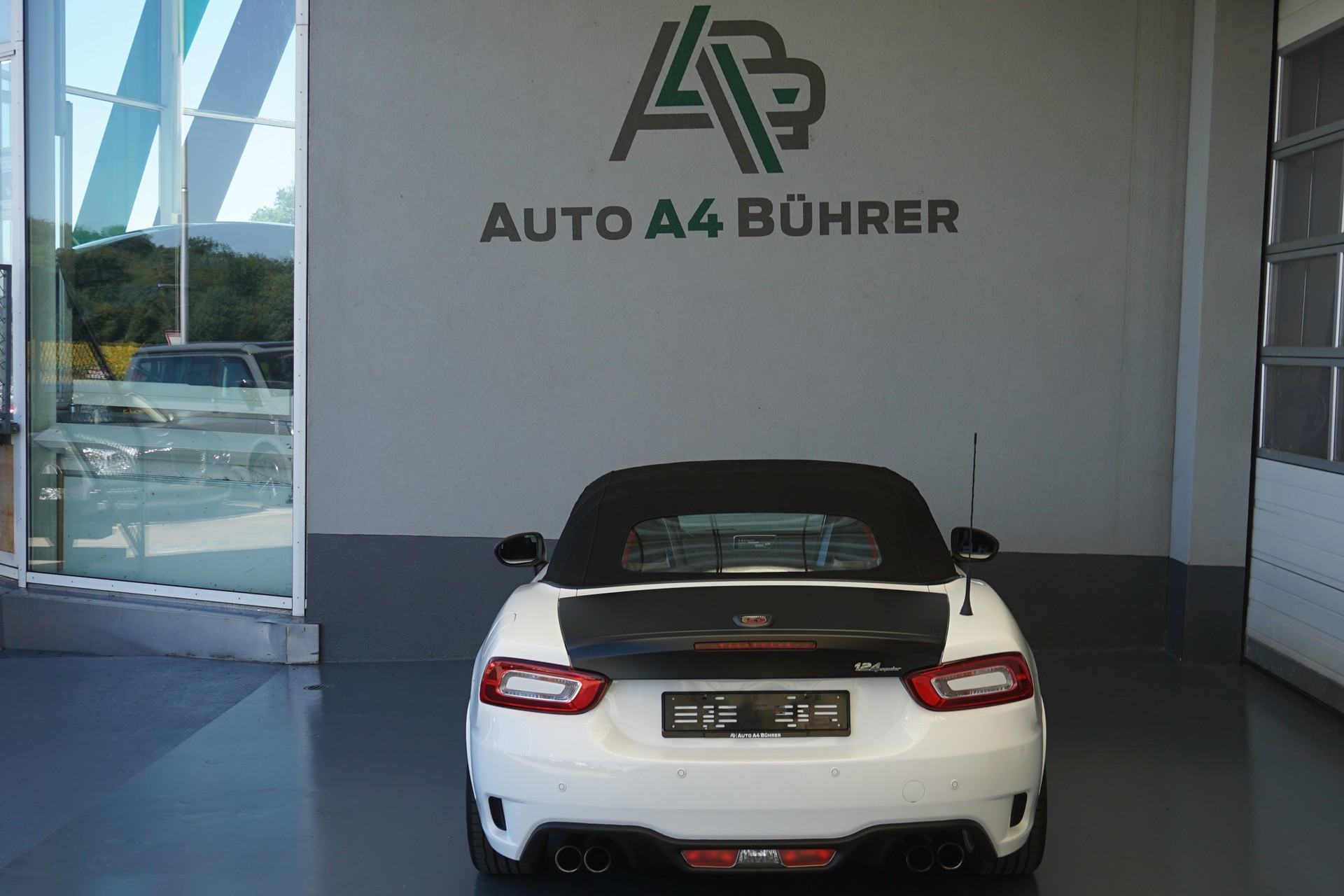 FIAT 124 Spider 1.4 TB Abarth 170PS Automat-image-17
