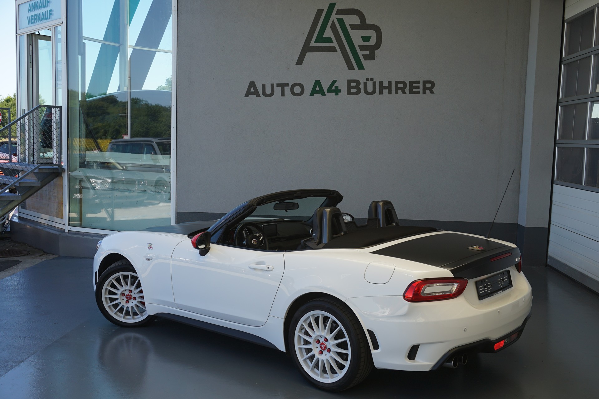 FIAT 124 Spider 1.4 TB Abarth 170PS Automat-image-10