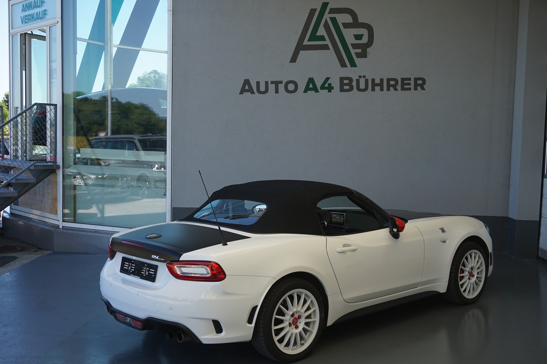 FIAT 124 Spider 1.4 TB Abarth 170PS Automat-image-13