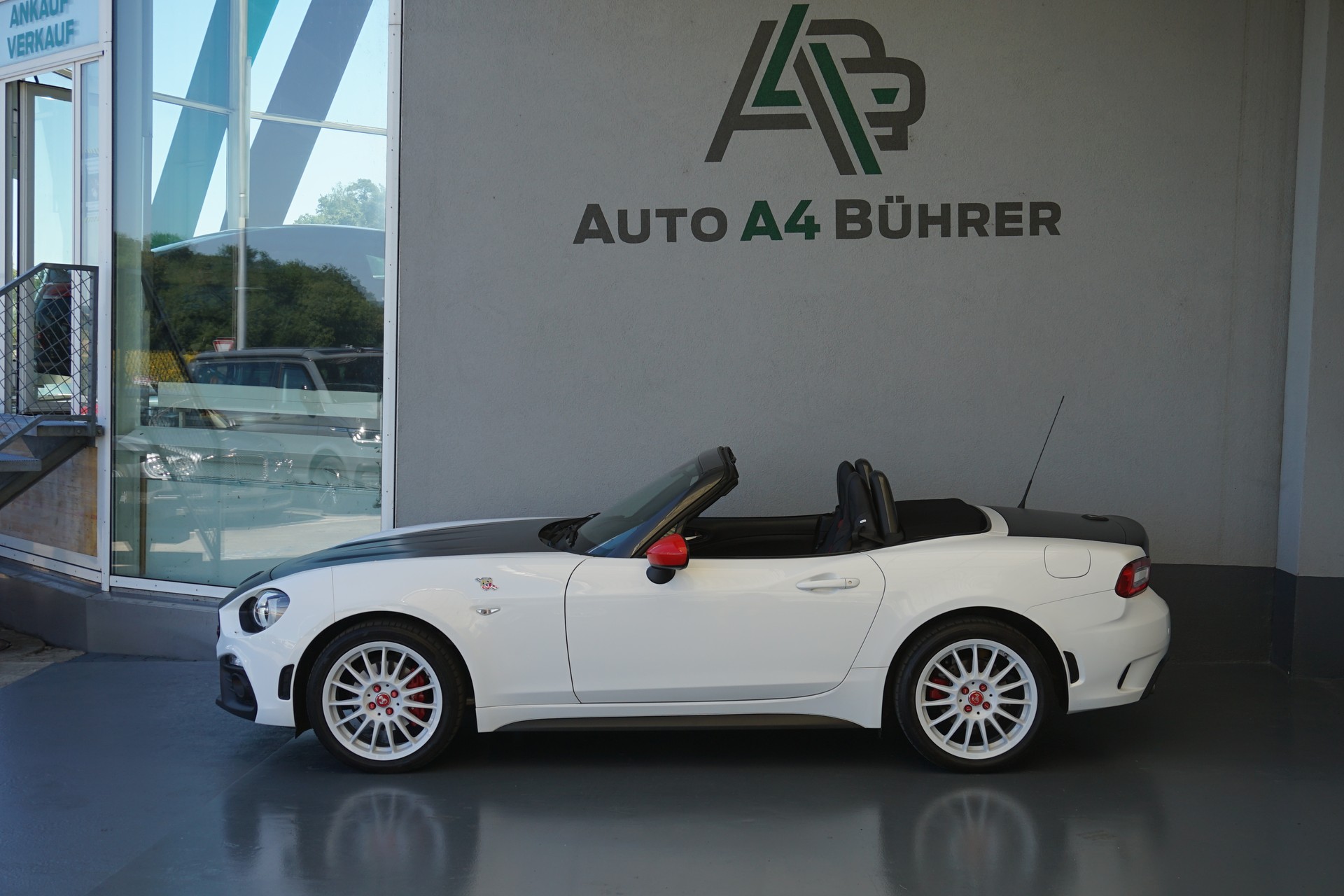 FIAT 124 Spider 1.4 TB Abarth 170PS Automat-image-1