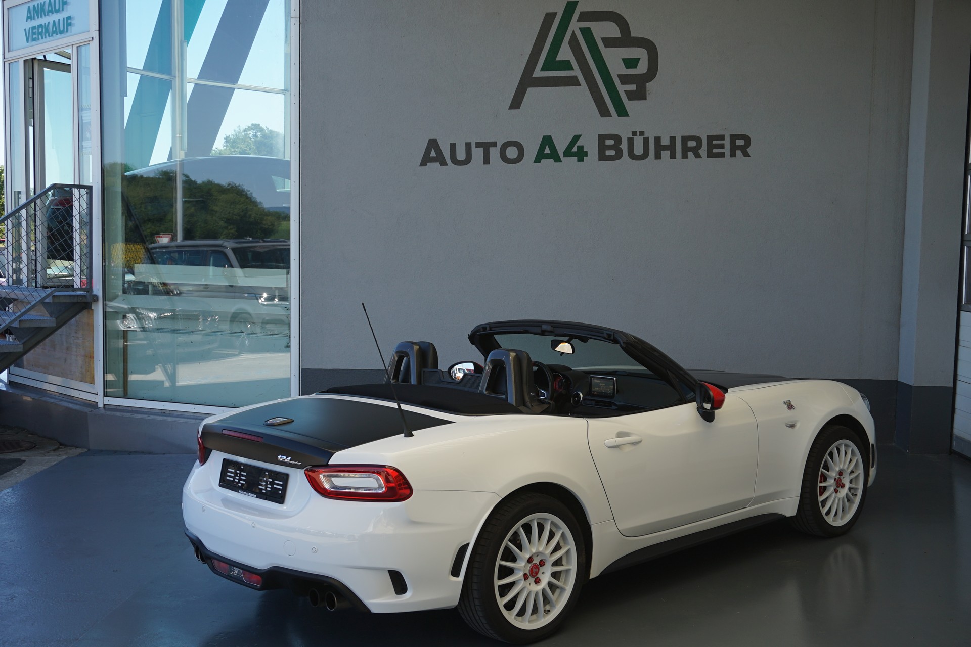 FIAT 124 Spider 1.4 TB Abarth 170PS Automat-image-14