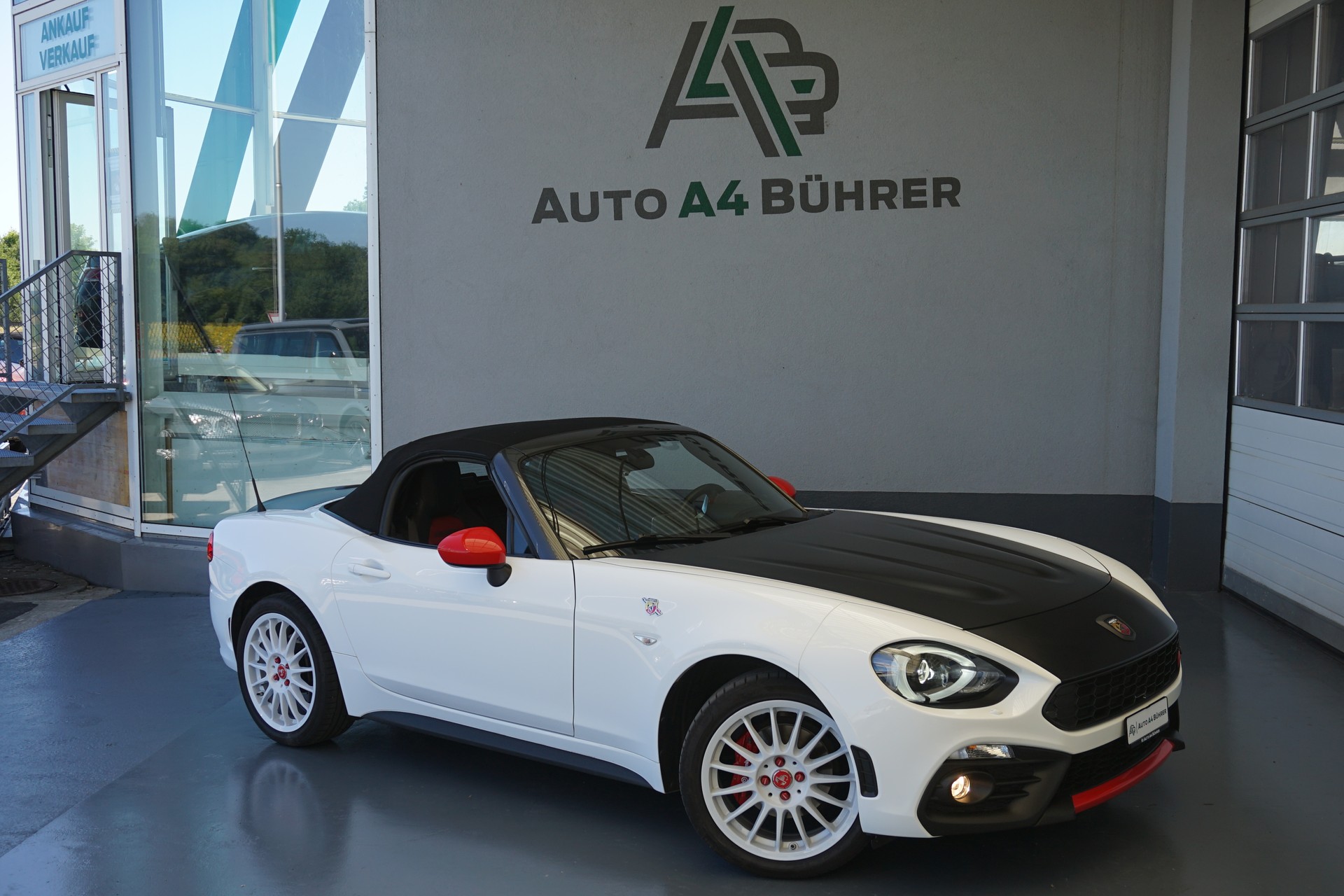 FIAT 124 Spider 1.4 TB Abarth 170PS Automat-image-2