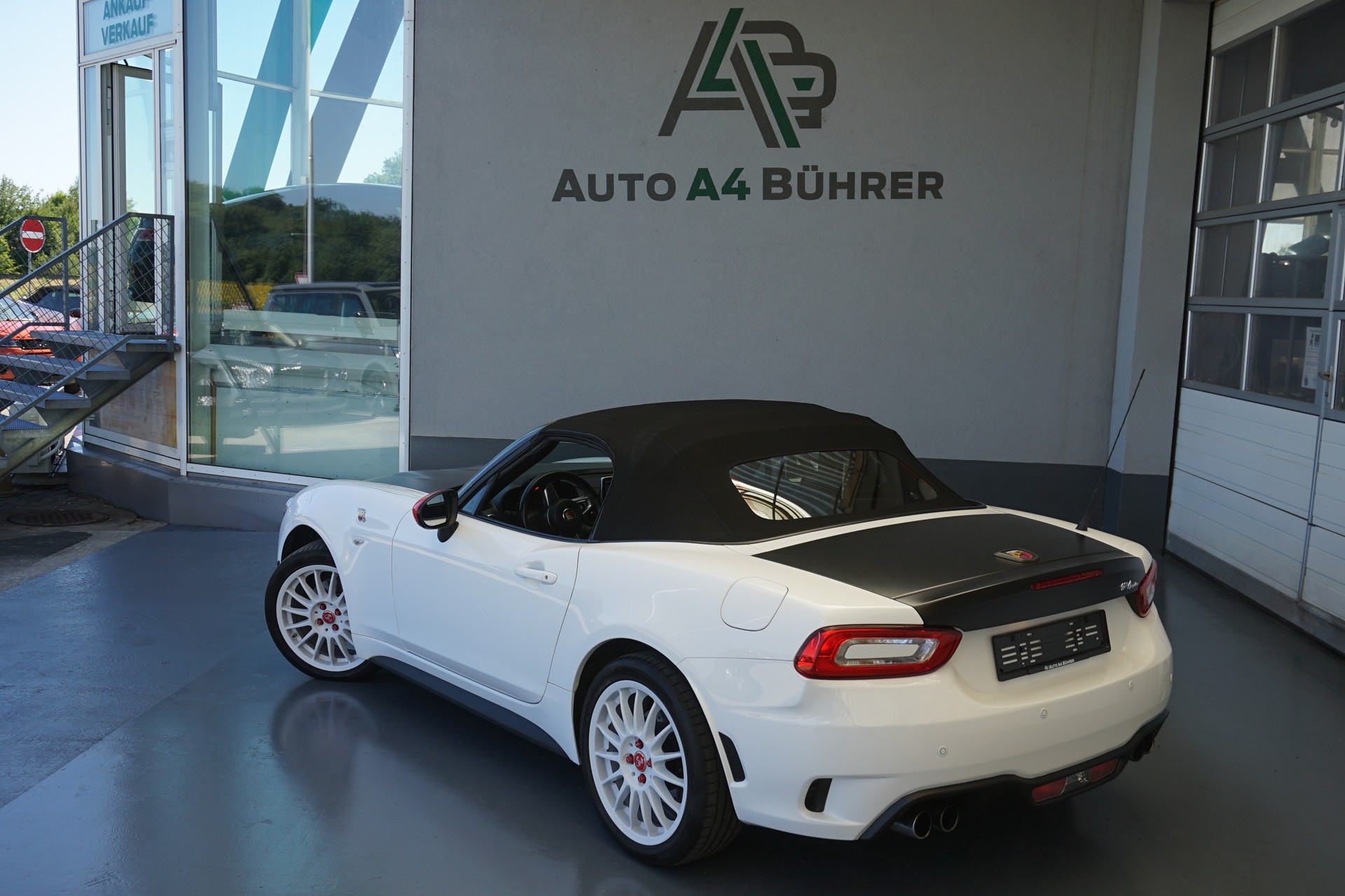 FIAT 124 Spider 1.4 TB Abarth 170PS Automat-image-9