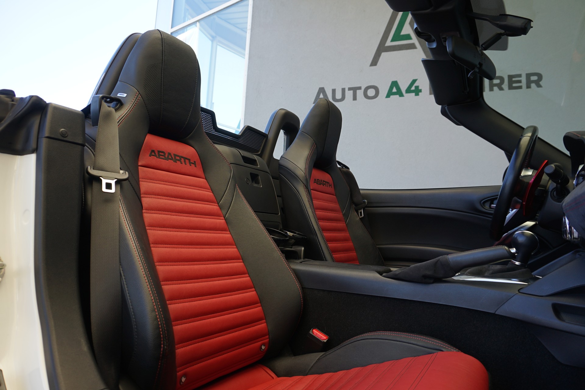FIAT 124 Spider 1.4 TB Abarth 170PS Automat-image-28