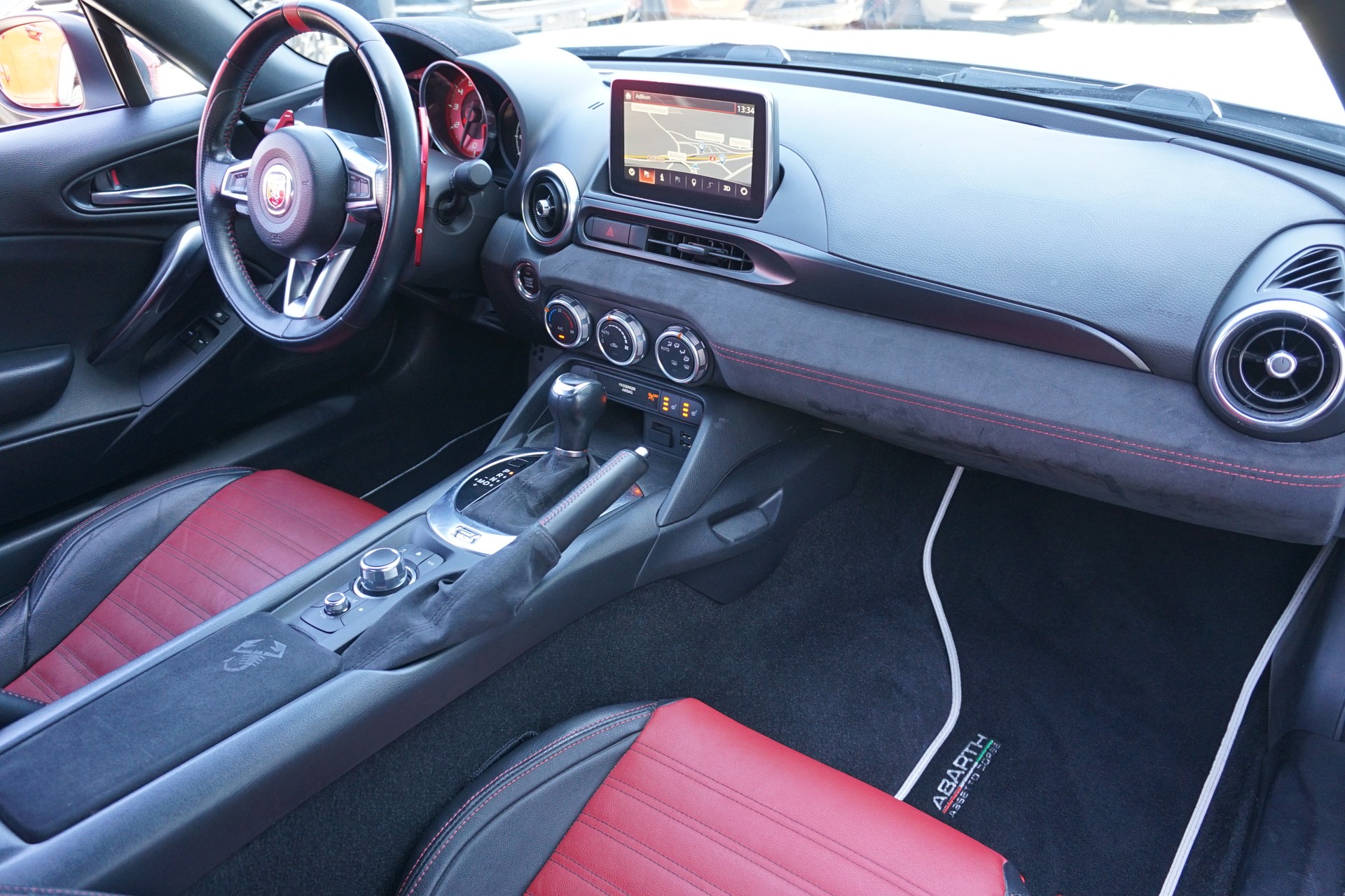 FIAT 124 Spider 1.4 TB Abarth 170PS Automat-image-27