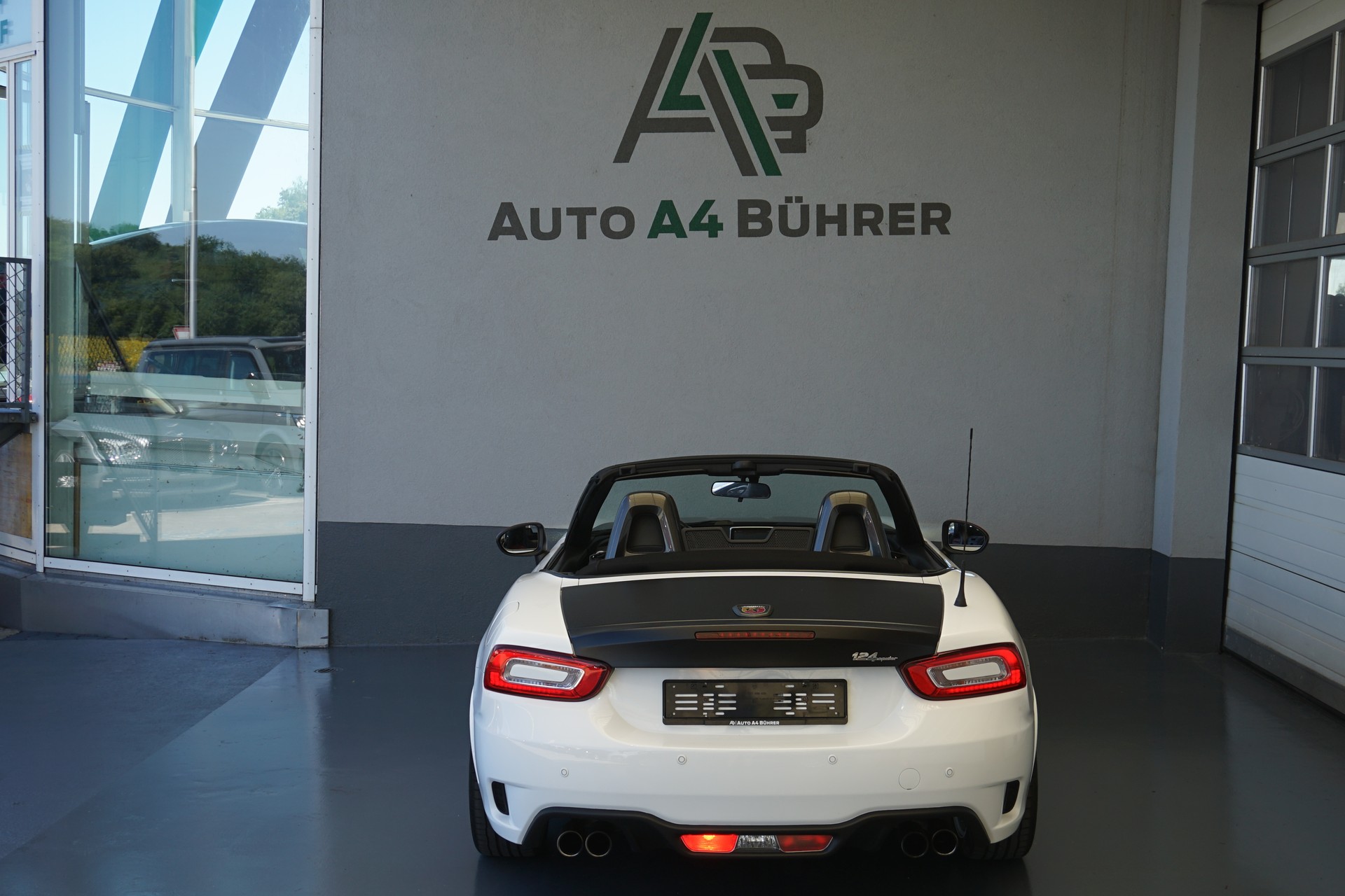 FIAT 124 Spider 1.4 TB Abarth 170PS Automat-image-18